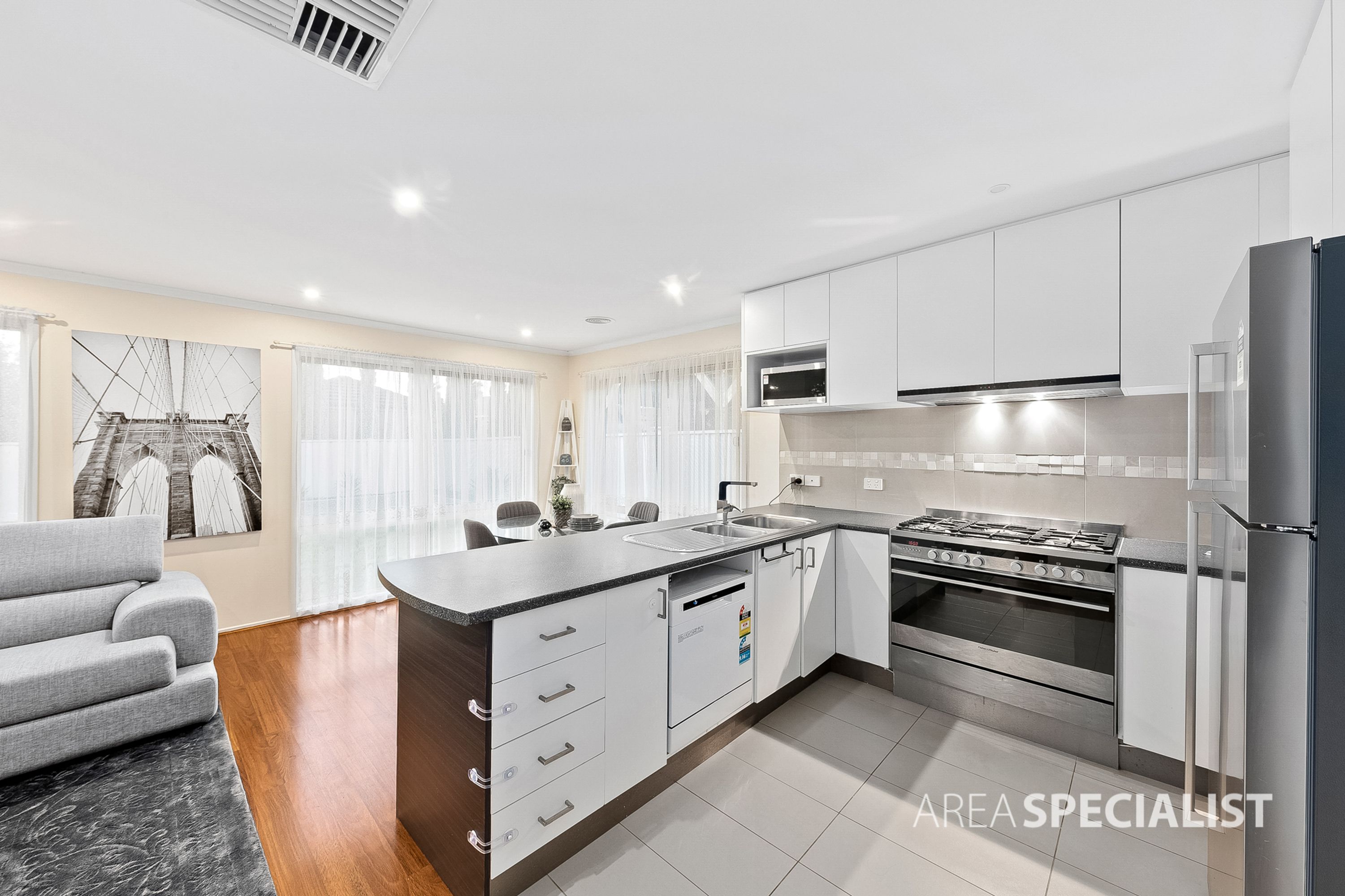 3 Moreton Close, Caroline Springs VIC 3023, Caroline Springs - Thumbnail 3