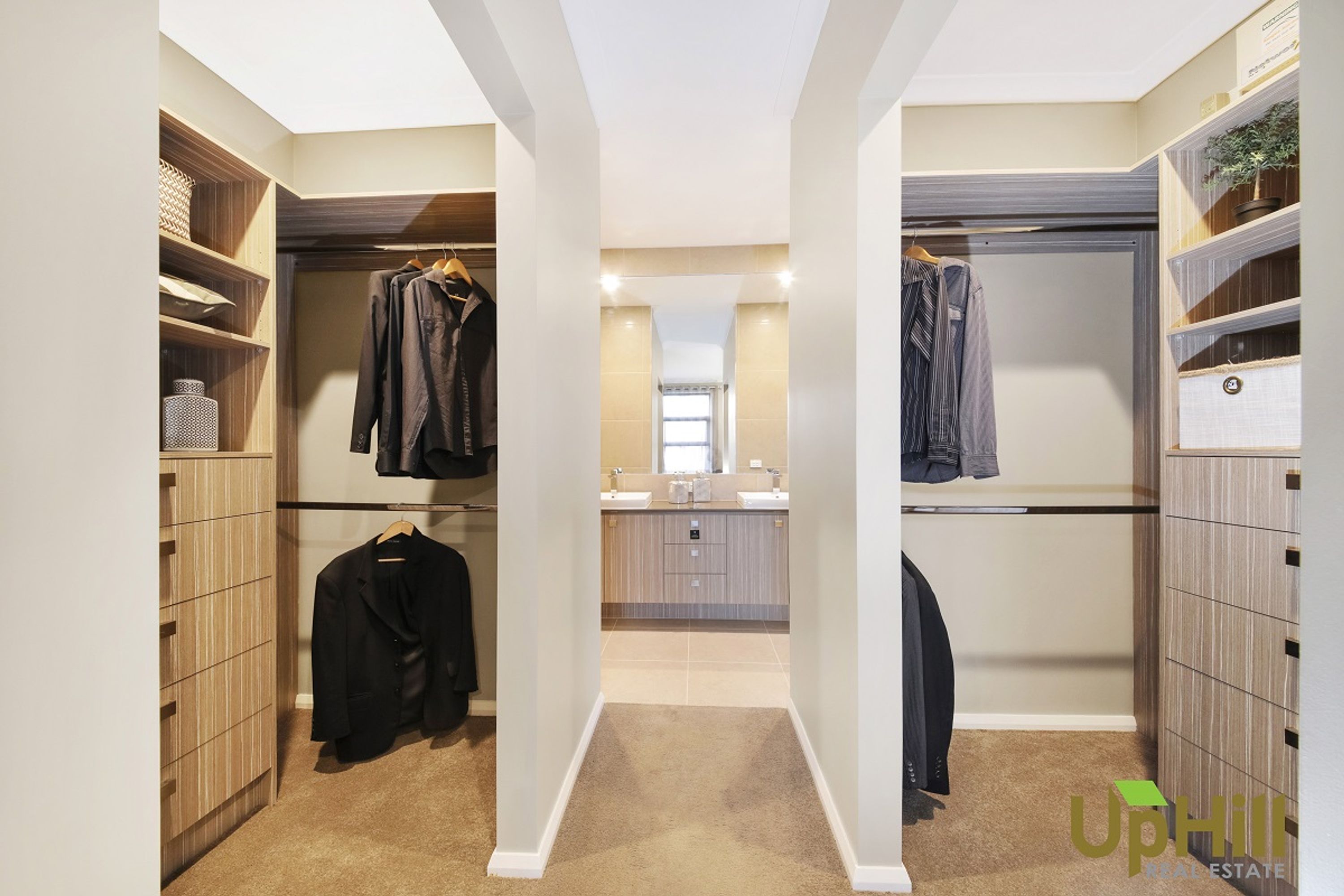 12 LUCINDA LANE, Cranbourne North - Thumbnail 5