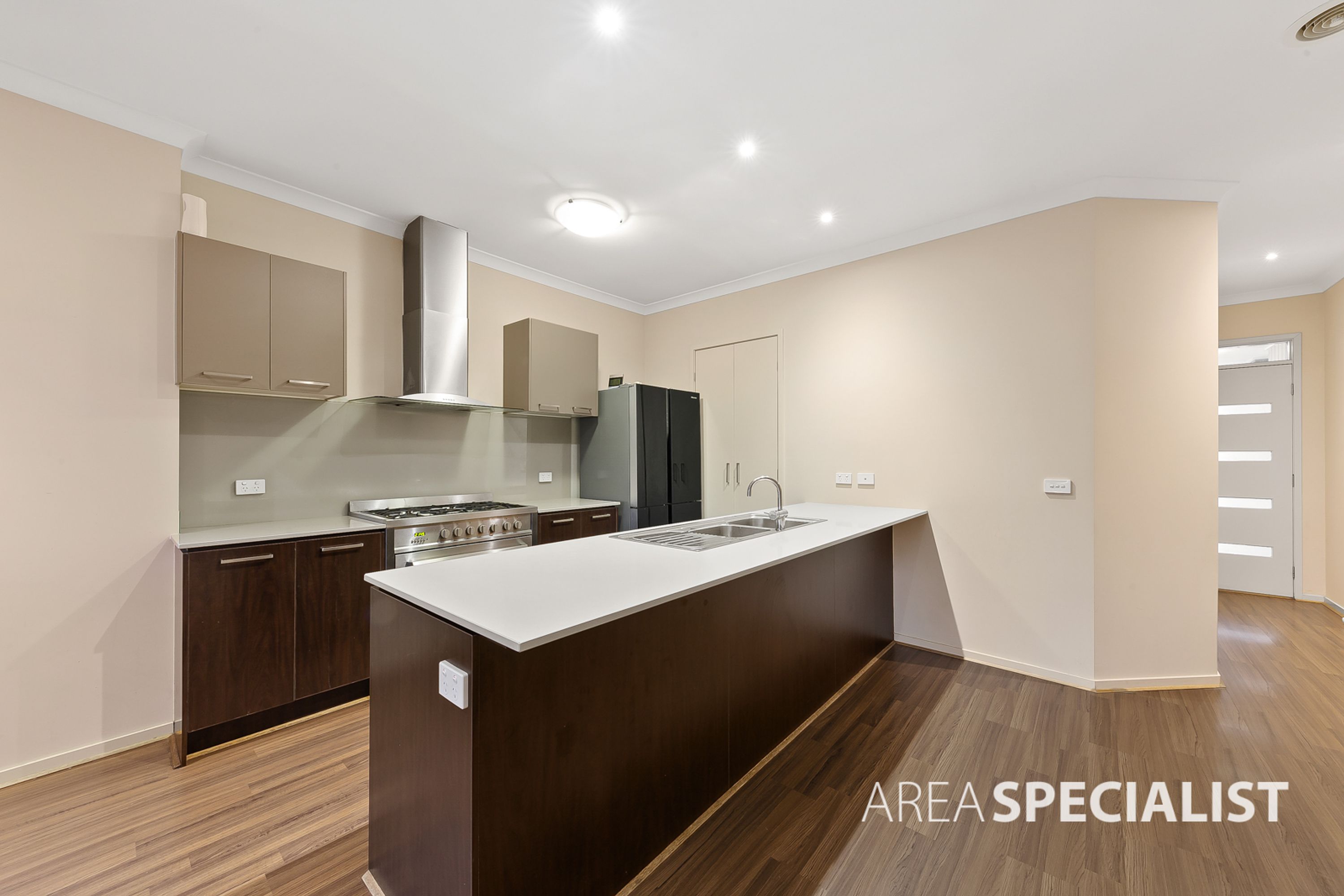 23 Black Range Avenue, Craigieburn VIC 3064, Craigieburn - Thumbnail 3