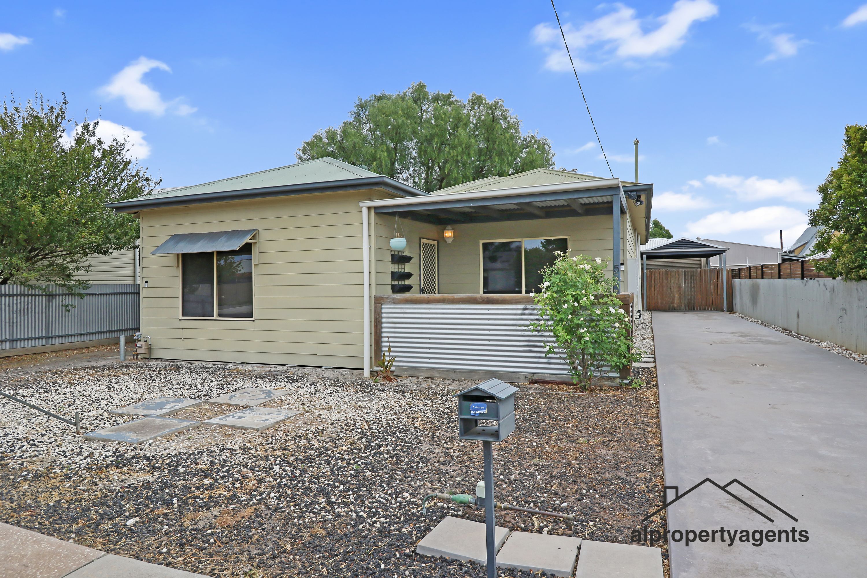 5 Francis Street, Horsham - Image 1