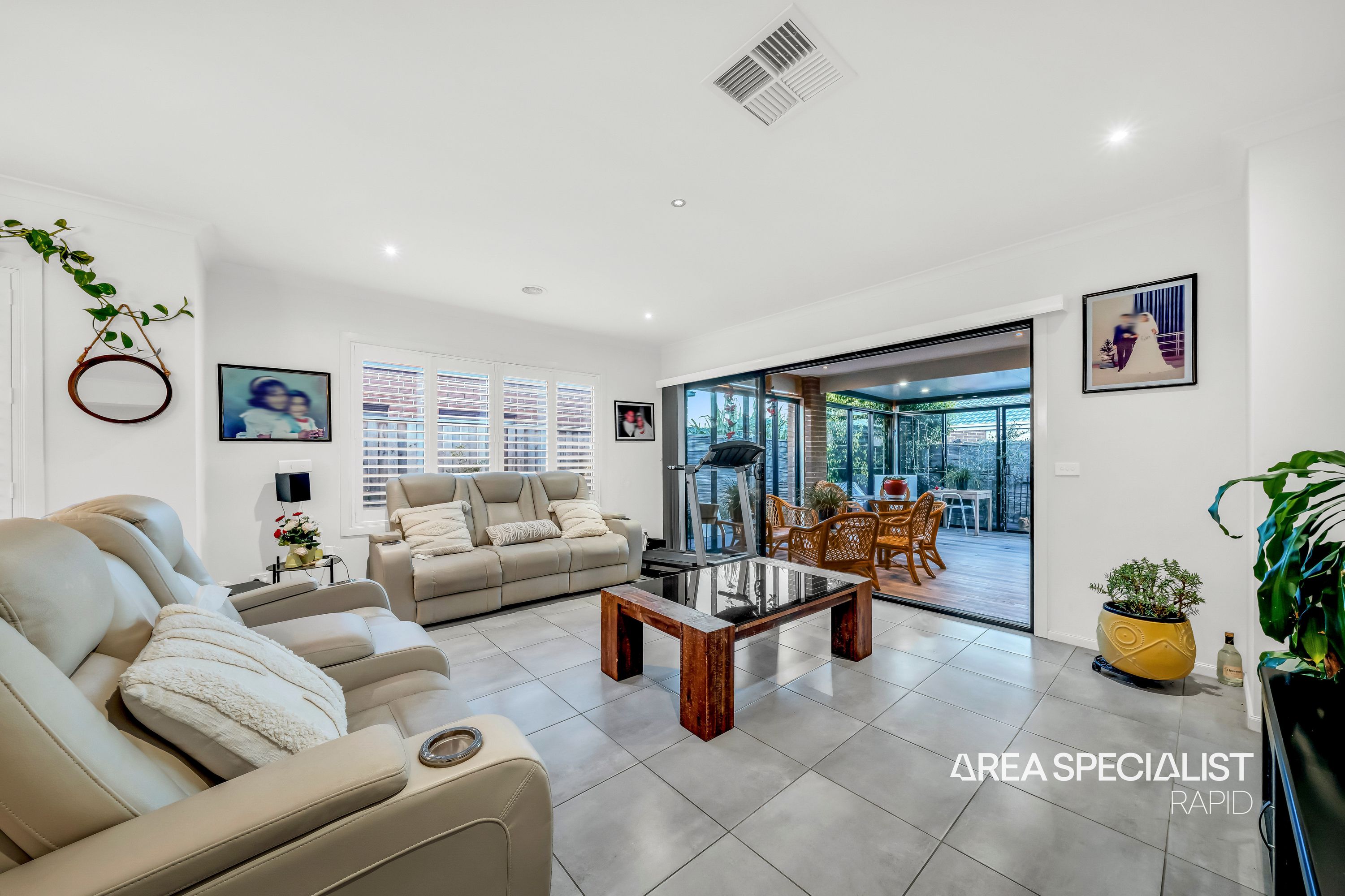 17 Picnic Avenue, Clyde North, Clyde North - Thumbnail 2