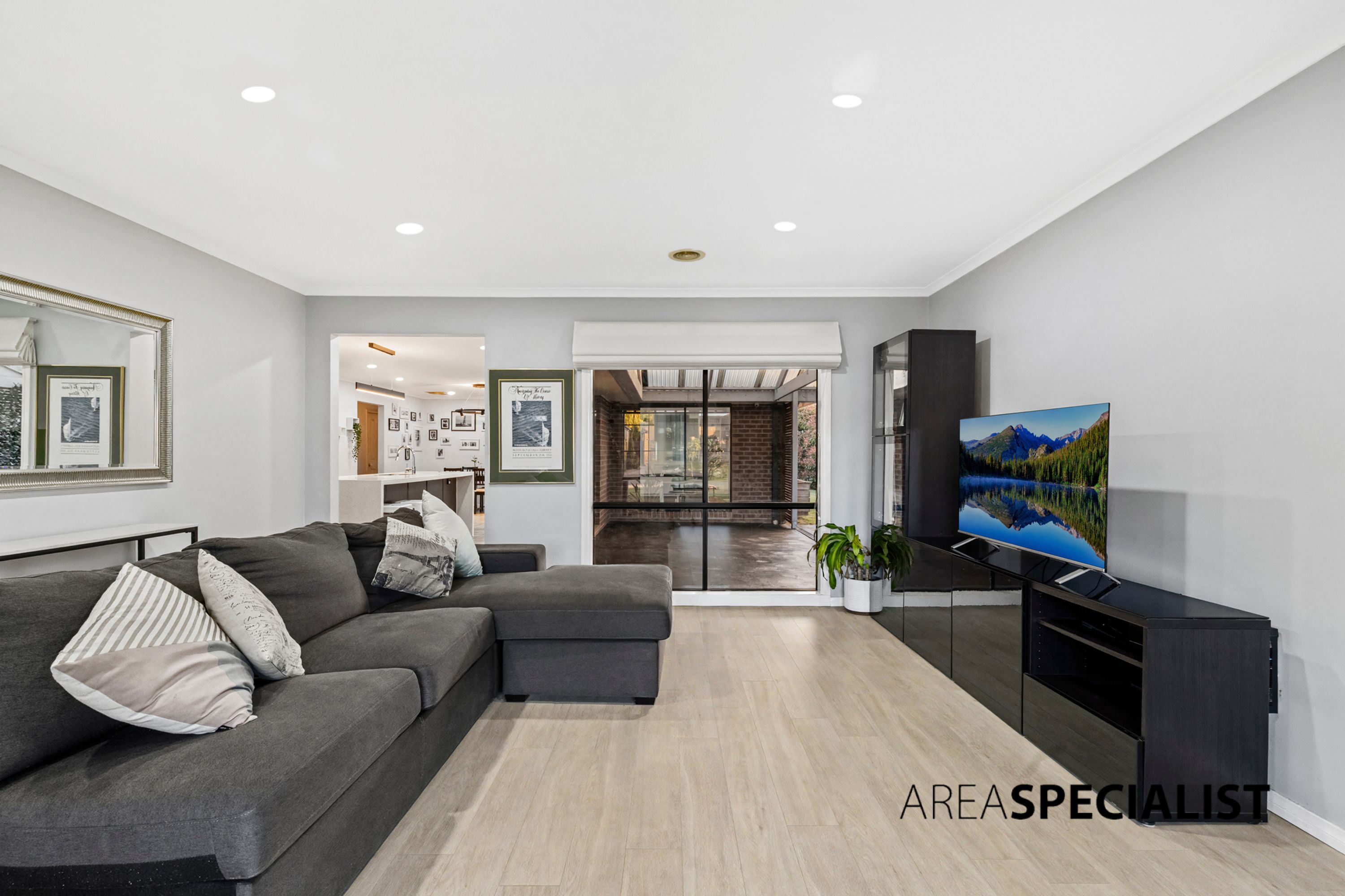13 Tuscan Court, Lyndhurst, Lyndhurst - Thumbnail 2