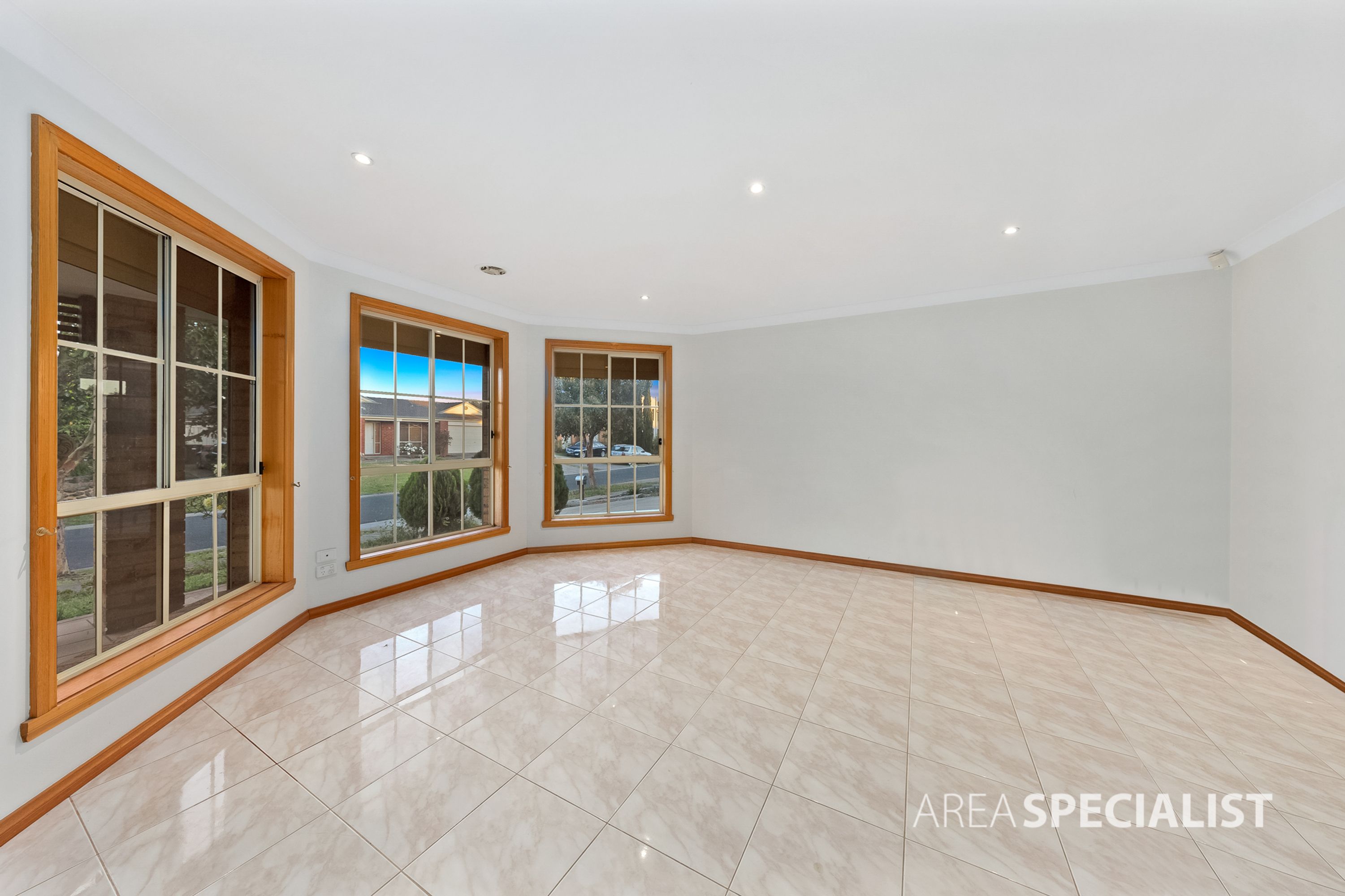 9 Springfield Close, Caroline Springs VIC 3023, Caroline Springs - Thumbnail 3