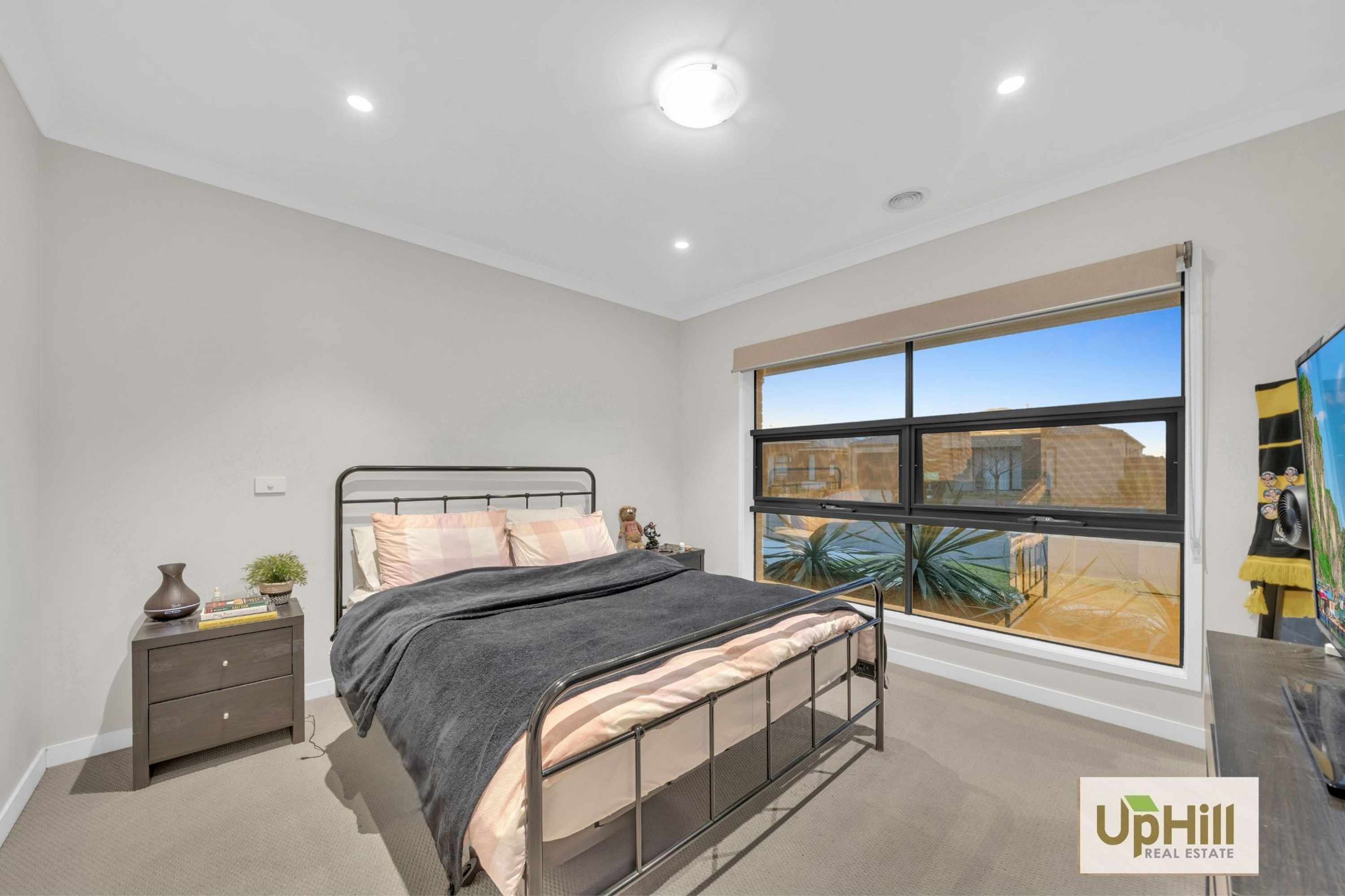 25 Shulze Drive, Clyde North - Thumbnail 2