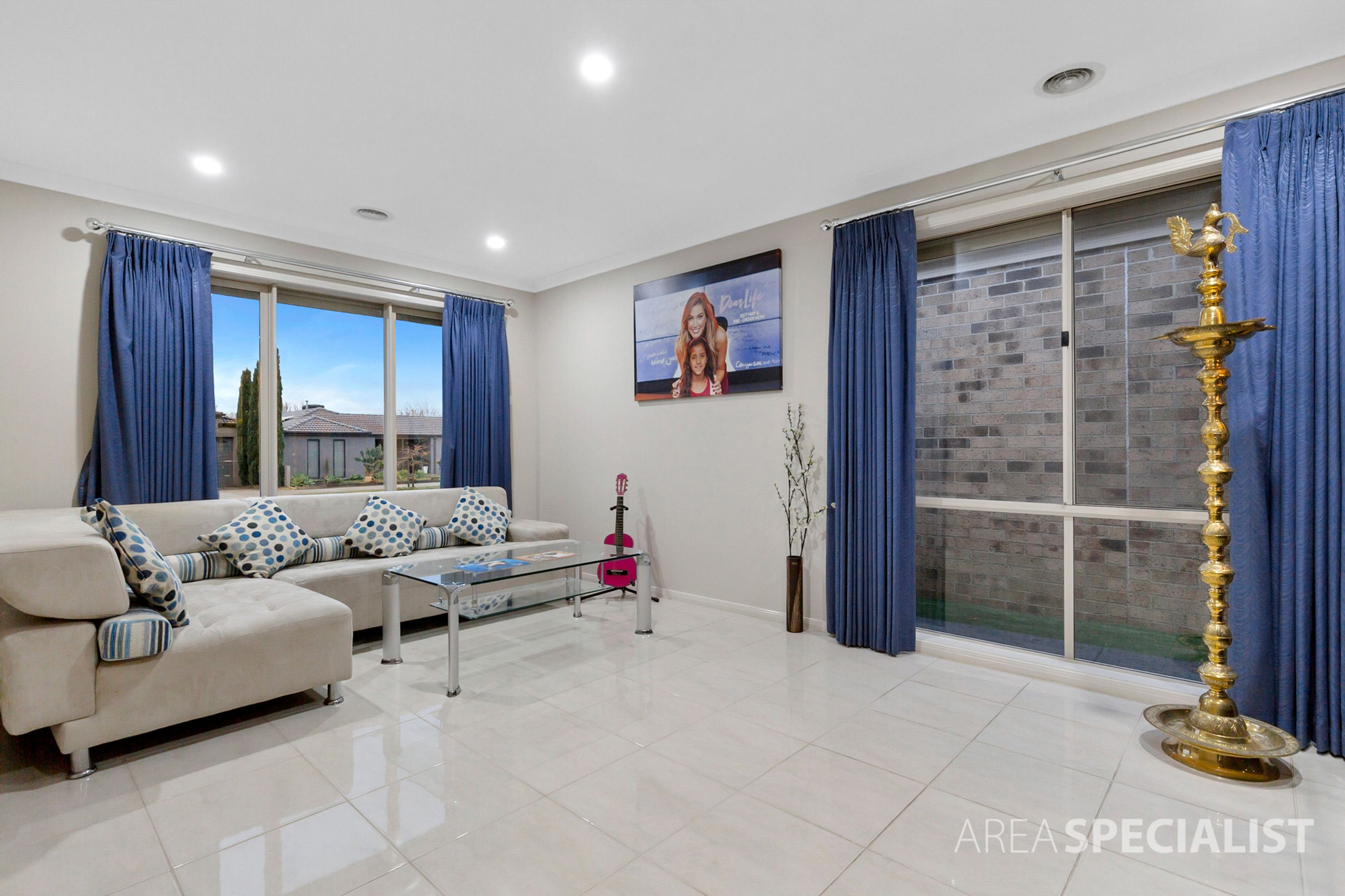 47 Kingdom Drive, Cranbourne, Cranbourne - Thumbnail 3