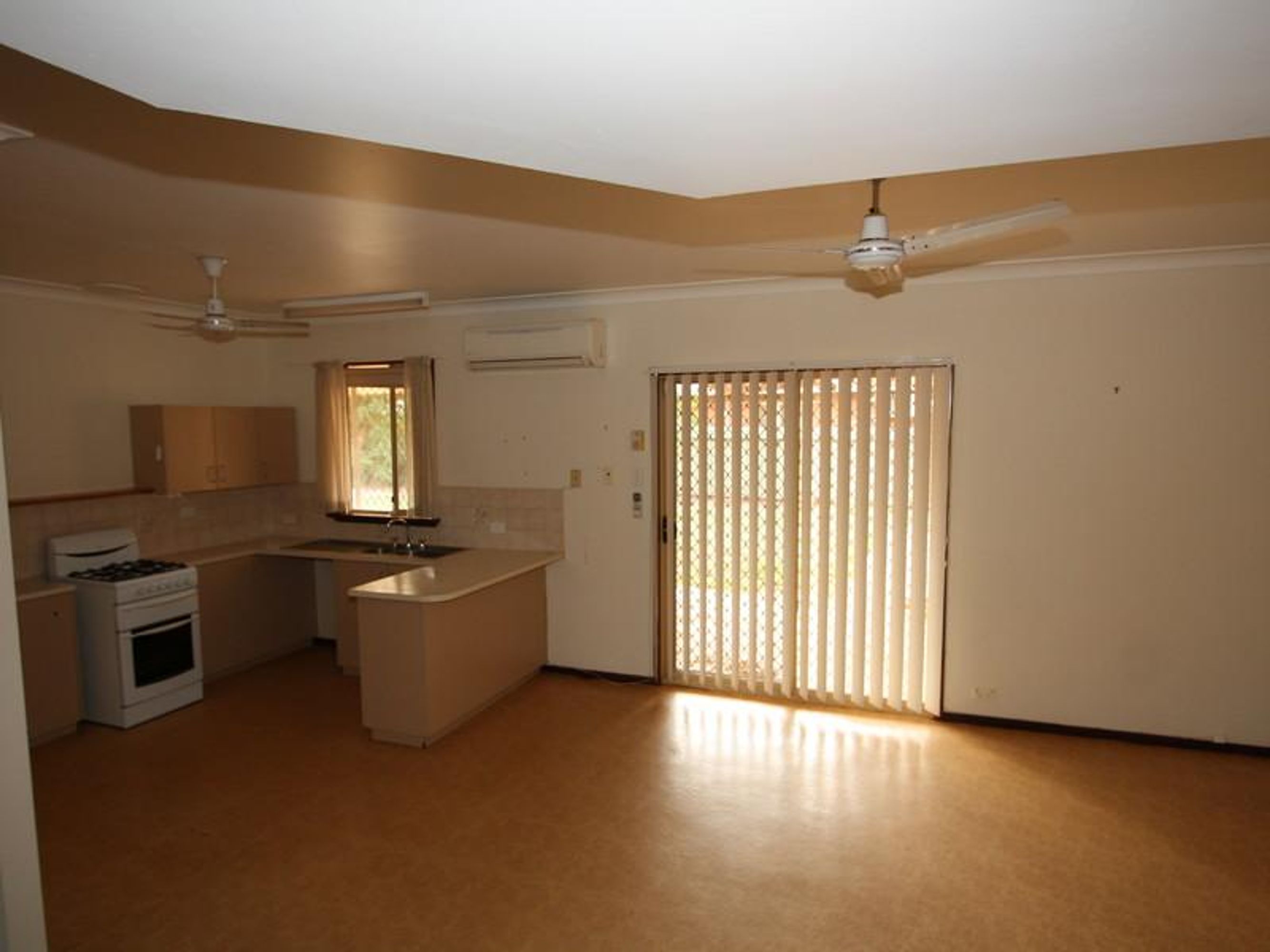11 Yanderra Crescent, South Hedland, South Hedland - Thumbnail 3