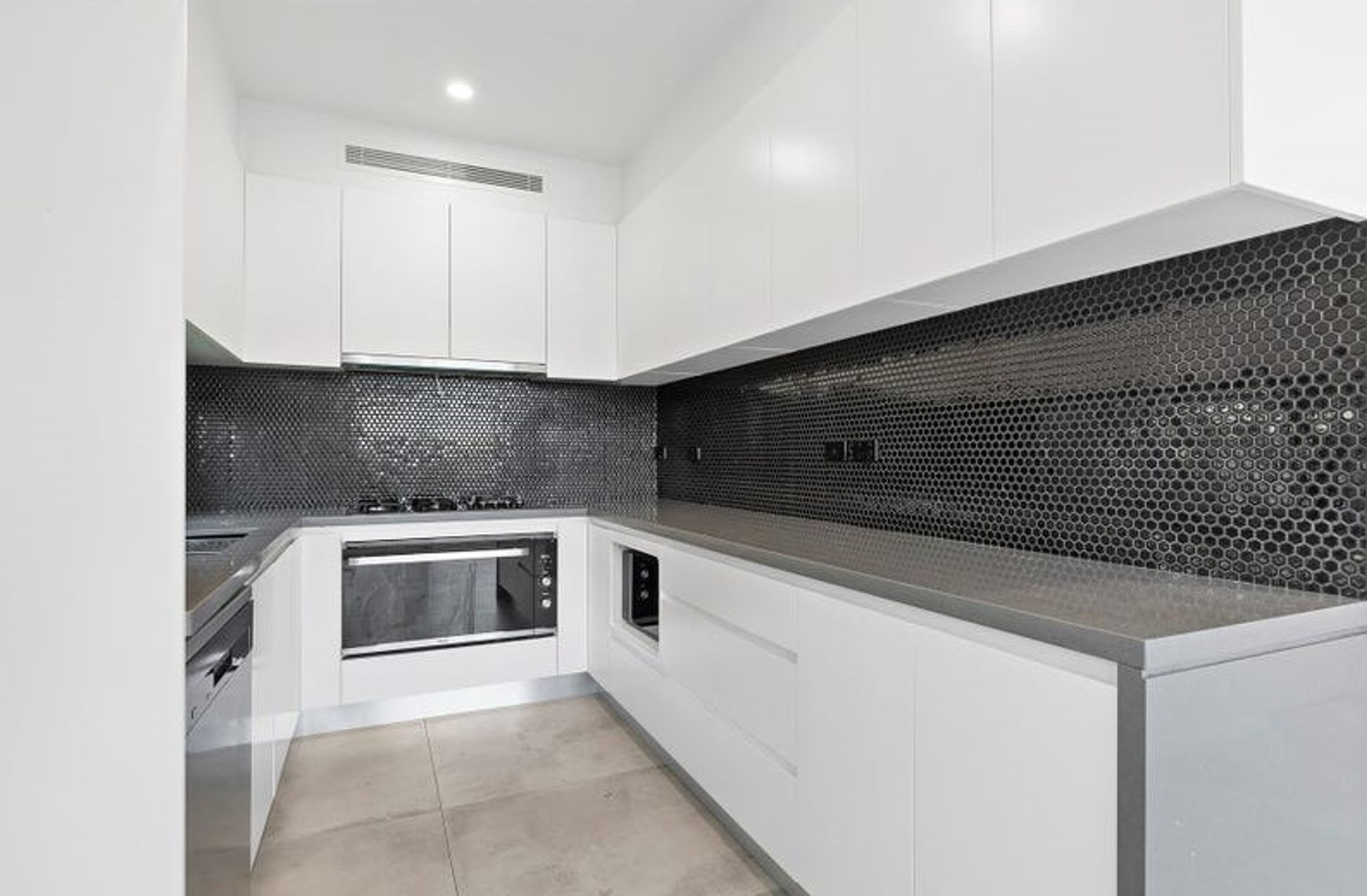 8/11-13 Marsh Parade, Casula - Thumbnail 3