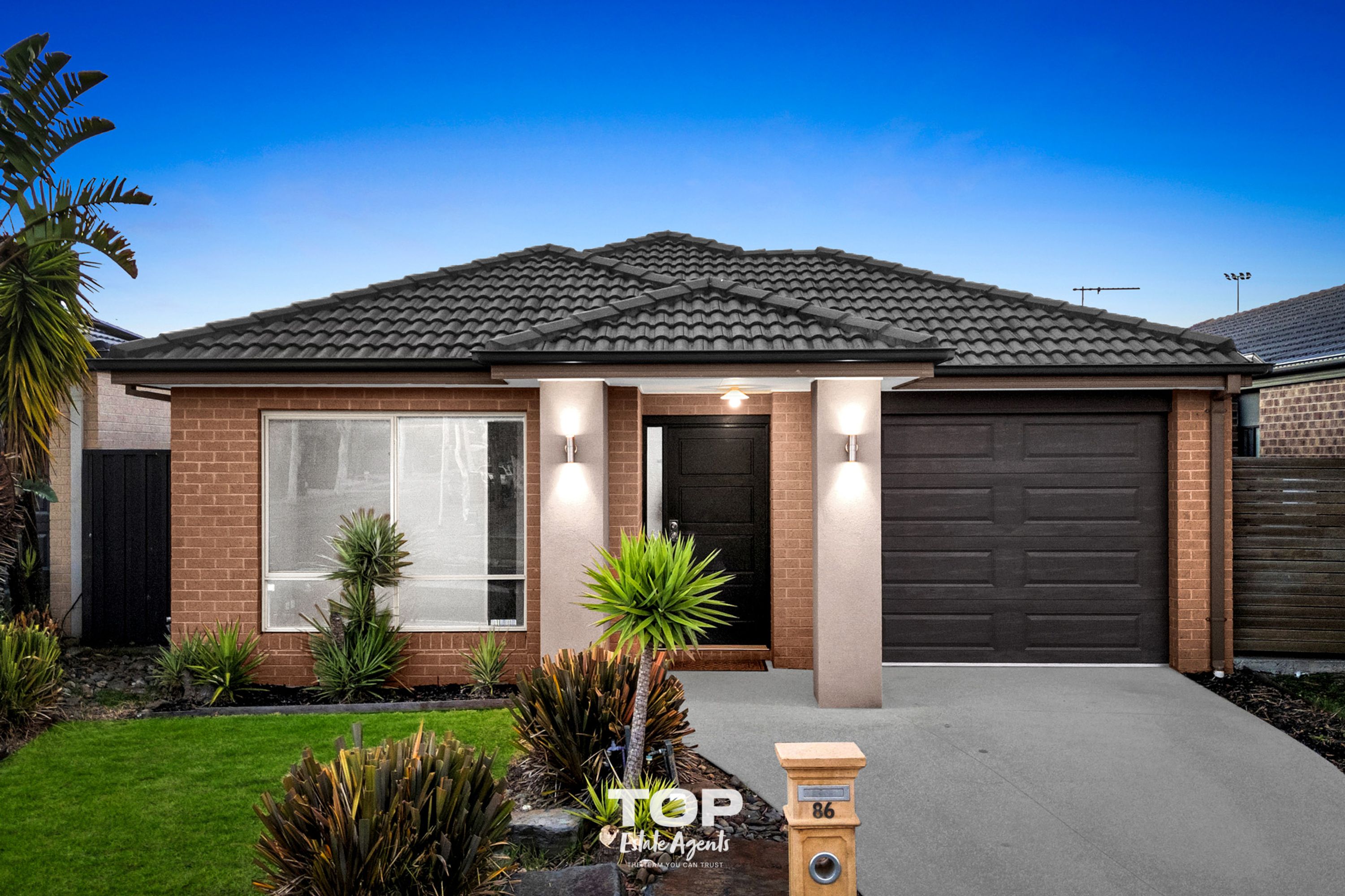 86 Selandra Boulevard, Clyde North - Thumbnail 2