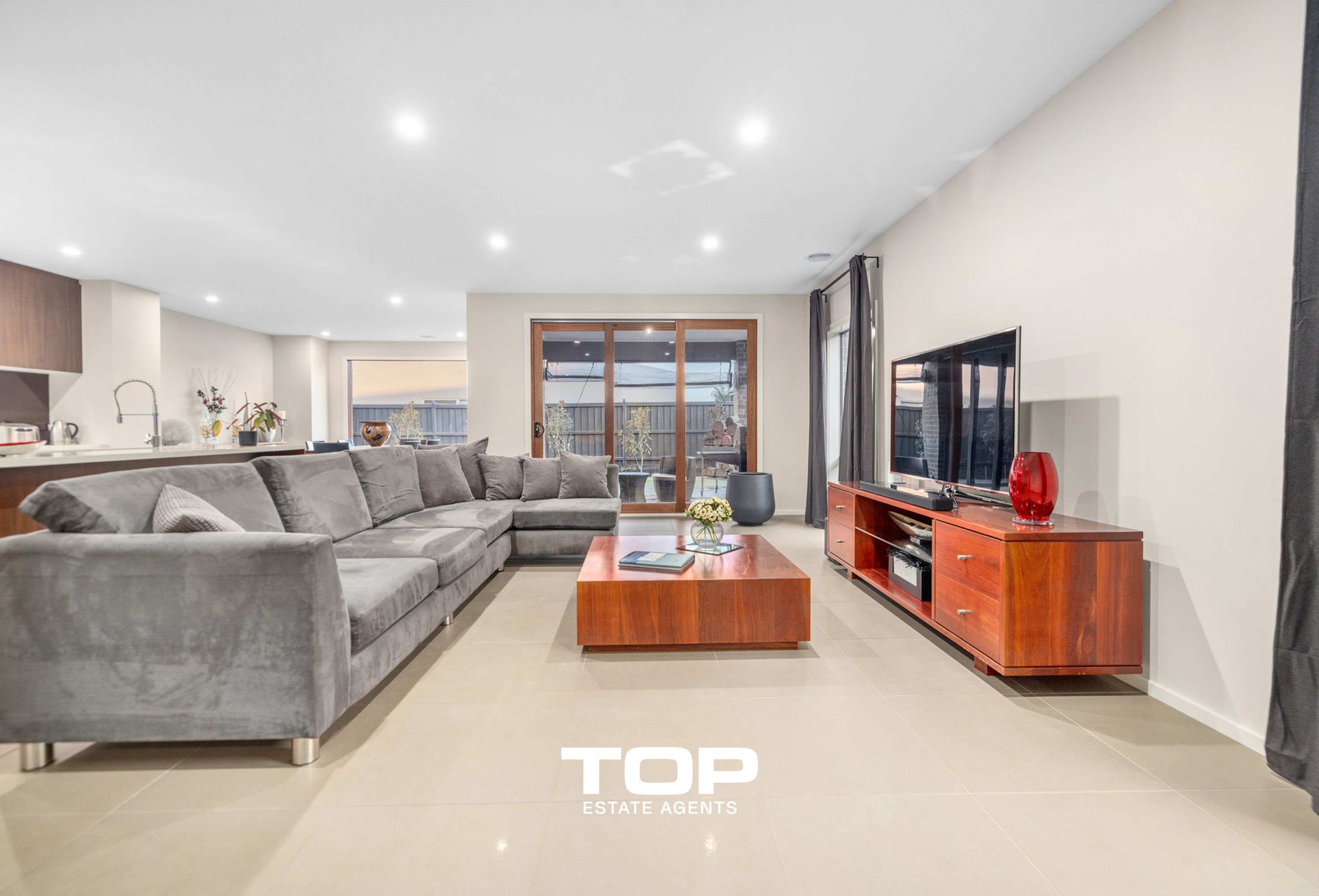 10 Springleaf Avenue, Clyde North - Thumbnail 3