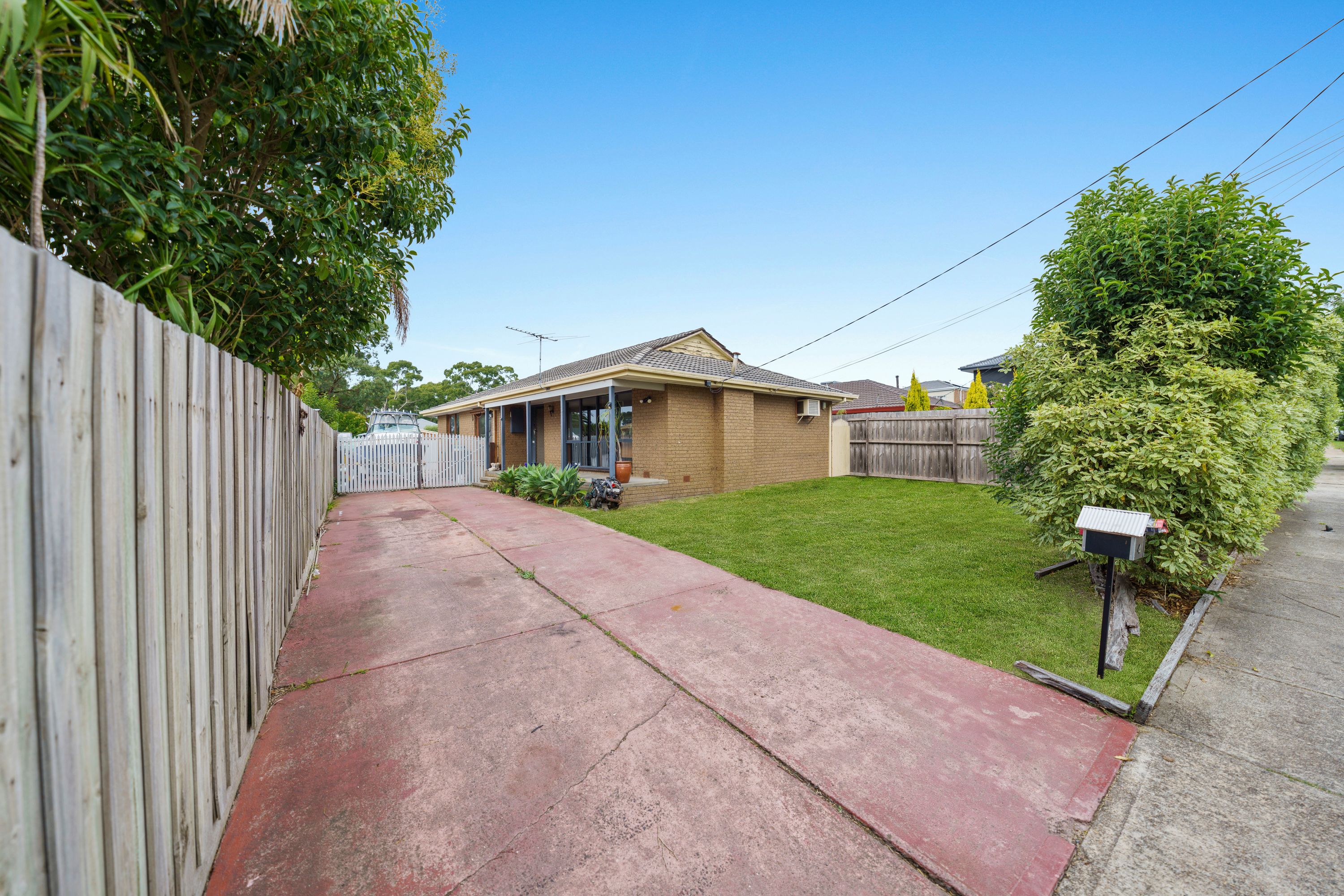 4 Highview Avenue, Cranbourne