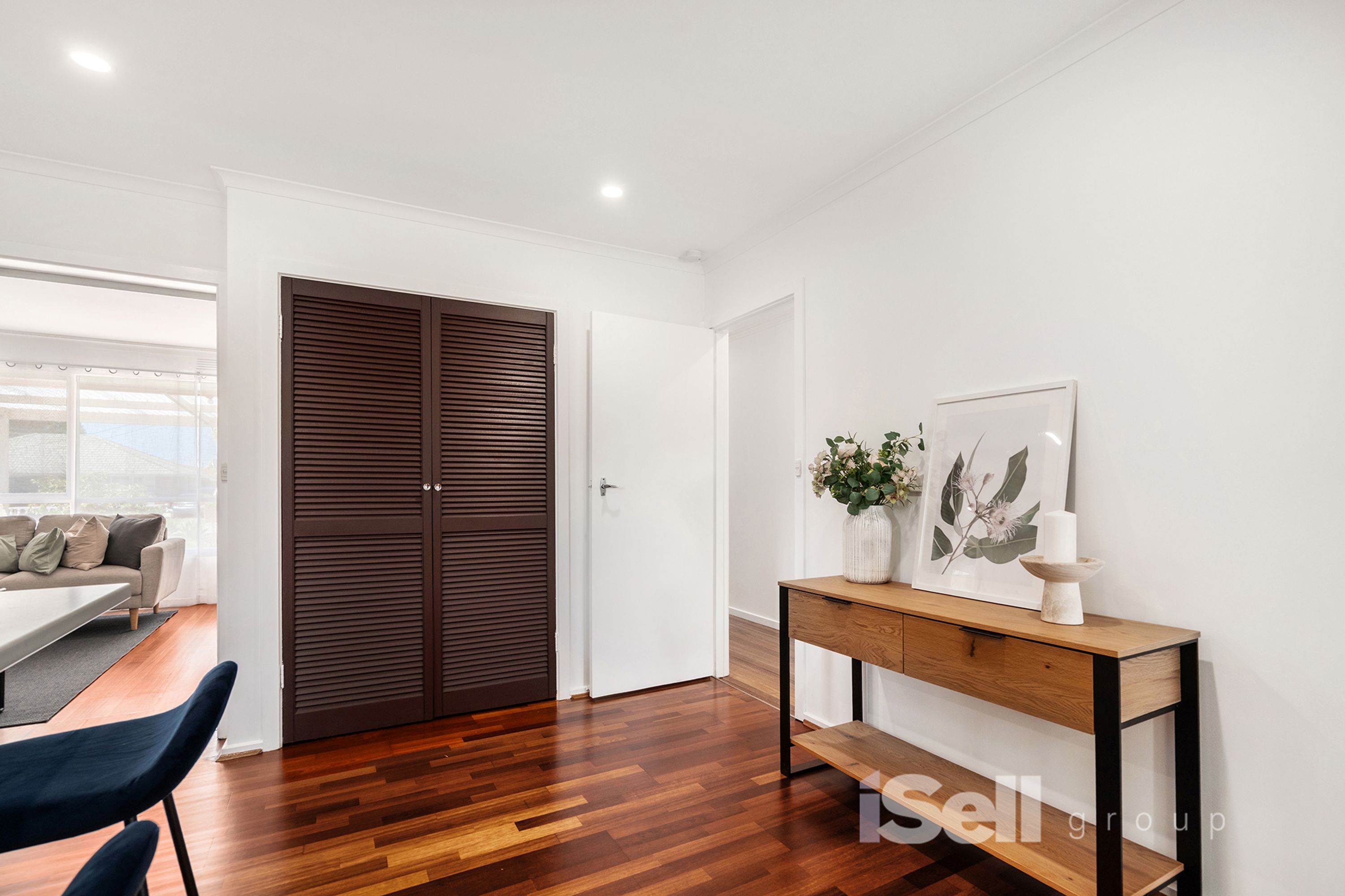 11 Cotswold Crescent, Springvale South - Thumbnail 2