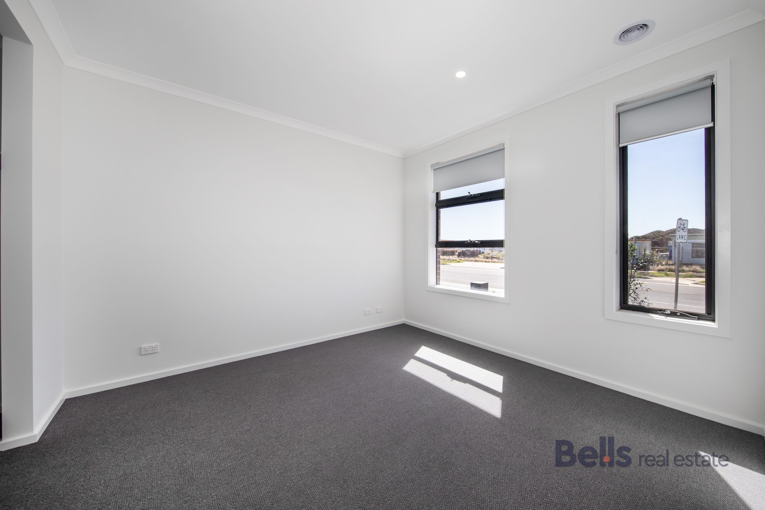 61 Adelong Boulevard, Cobblebank - Thumbnail 5