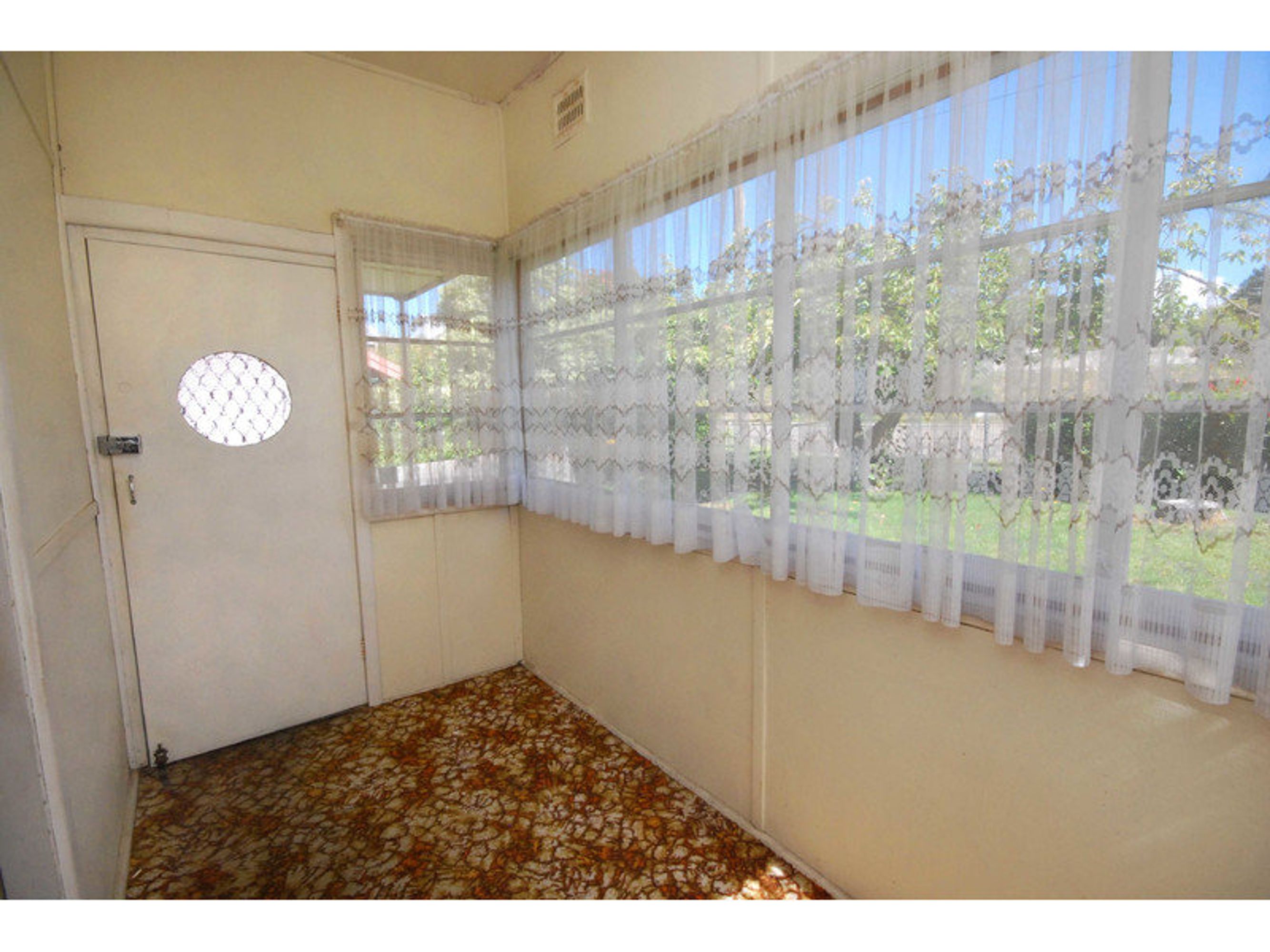 4 Sutcliffe Place, Katoomba - Thumbnail 2