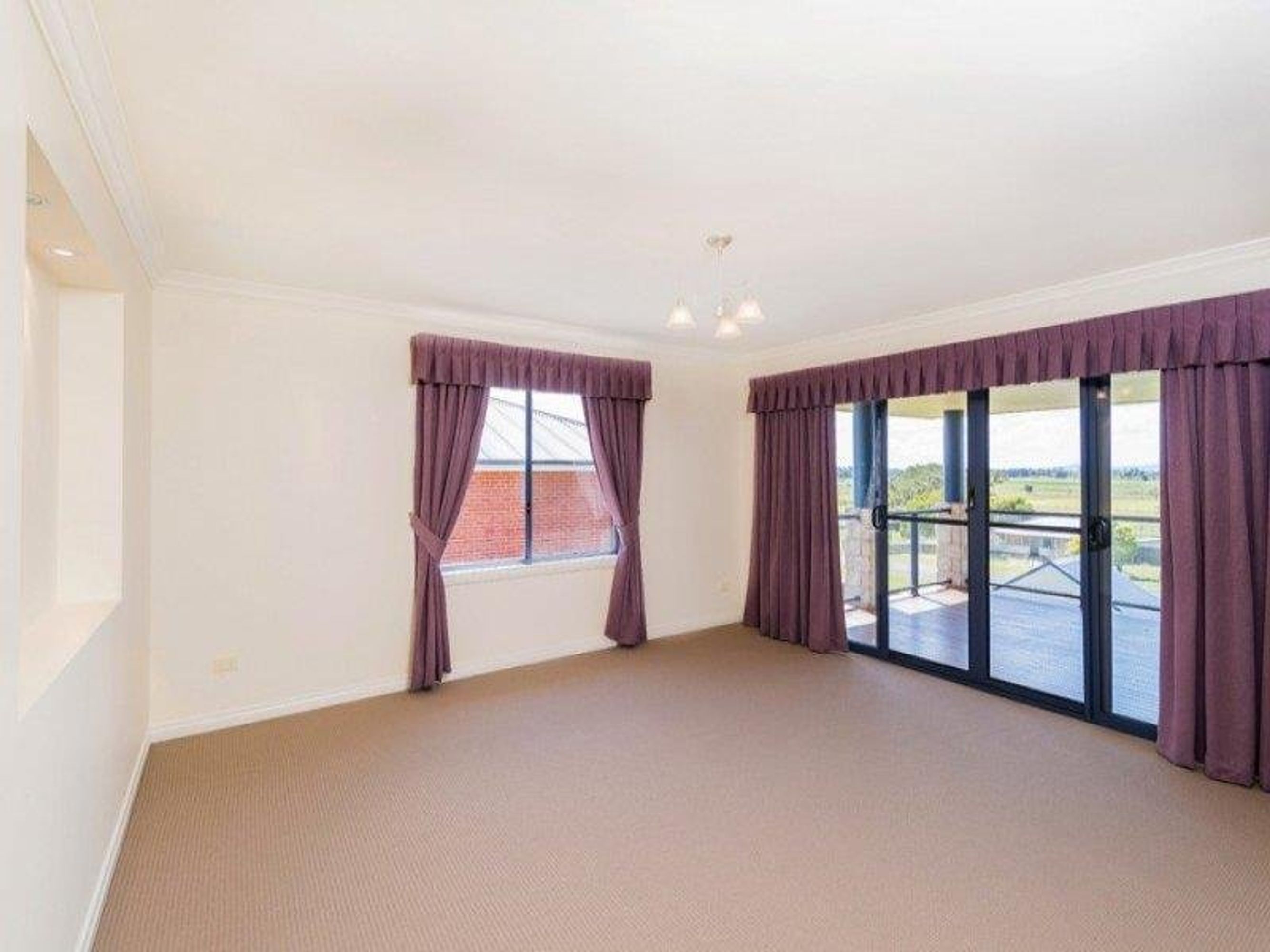 40 Martin Crescent, Junction Hill - Thumbnail 7