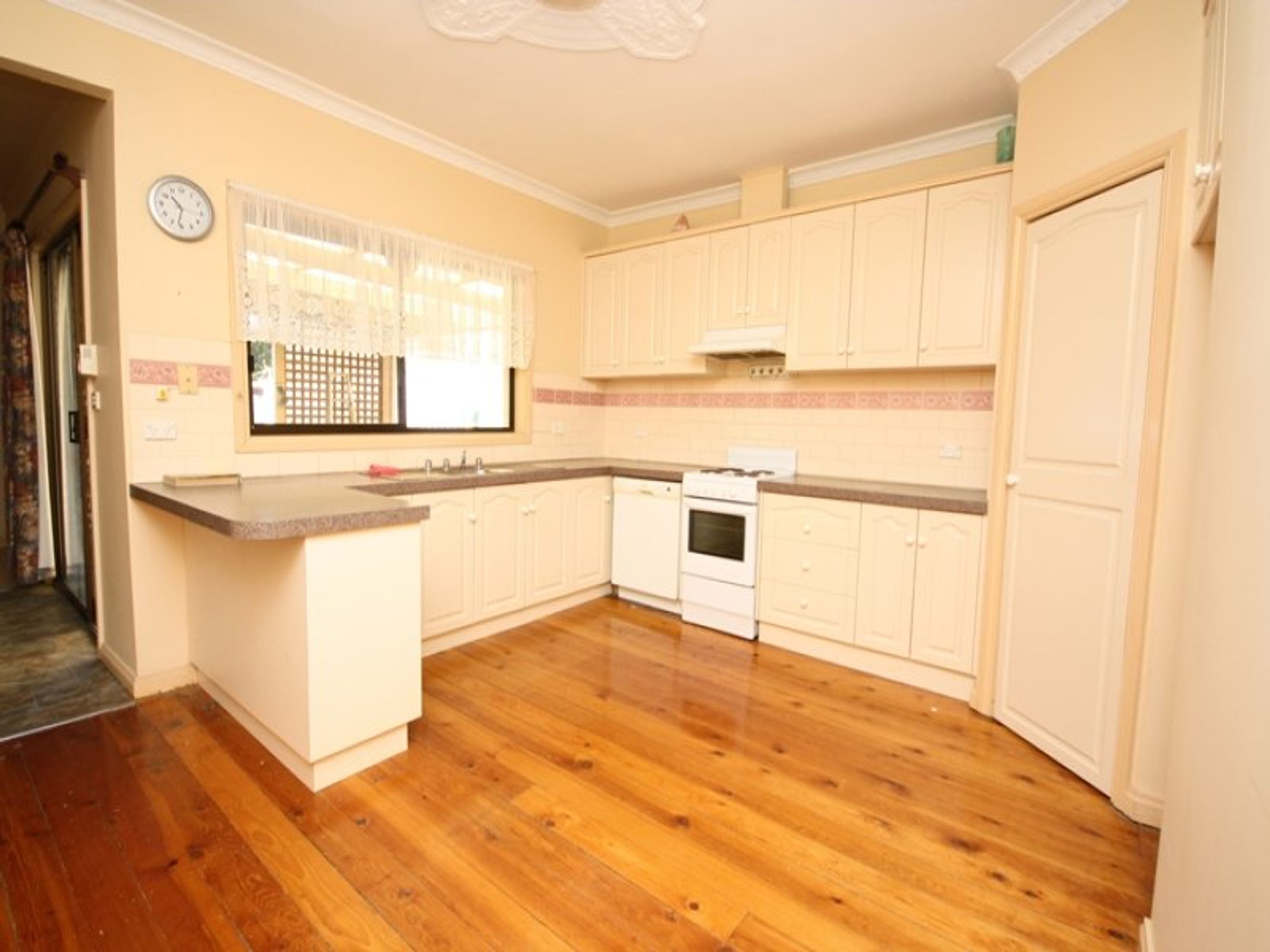 9 Sunnyside Avenue, Horsham VIC 3400, Horsham - Thumbnail 3