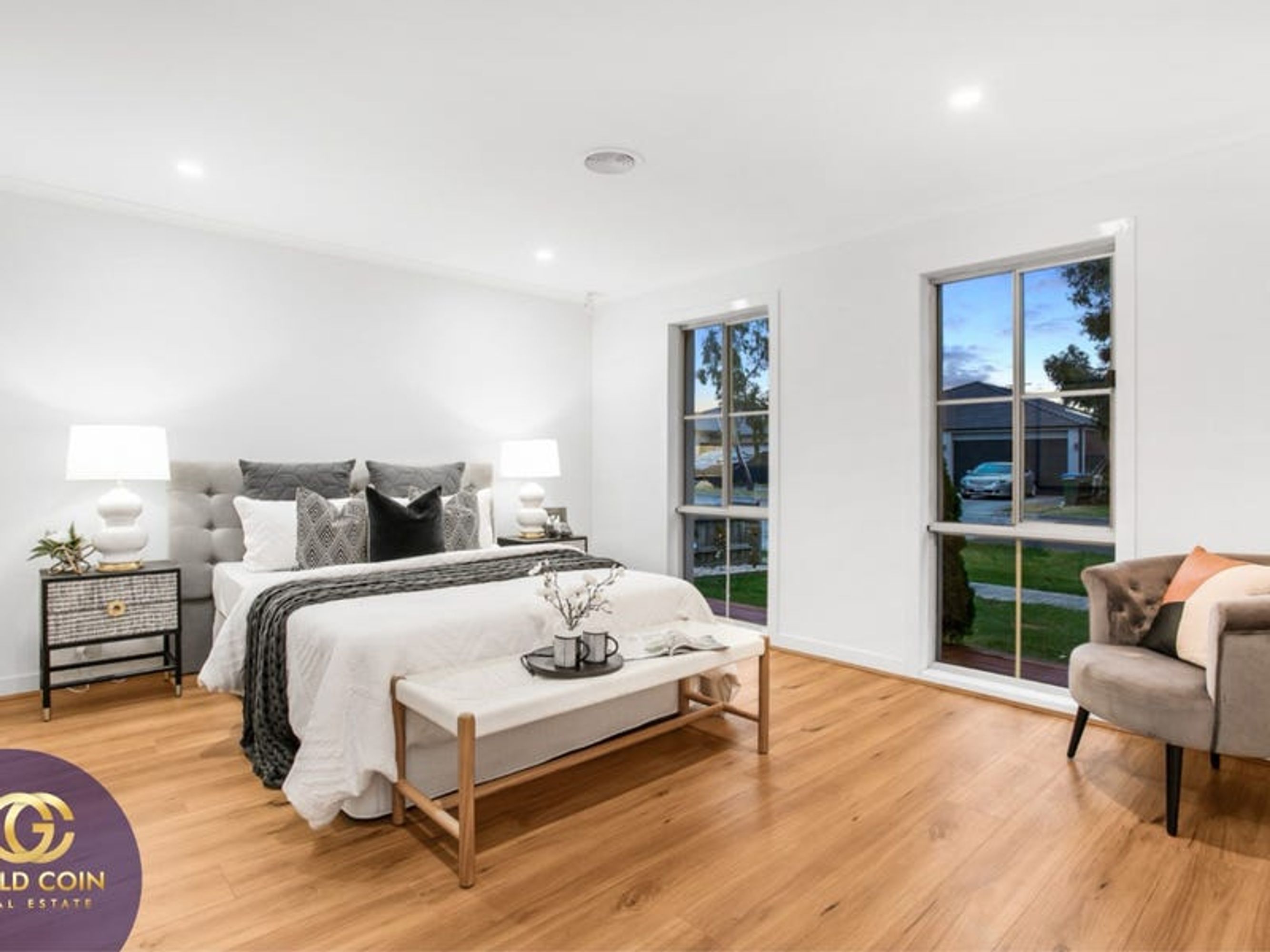 8 Rudd Court, Lynbrook - Thumbnail 4