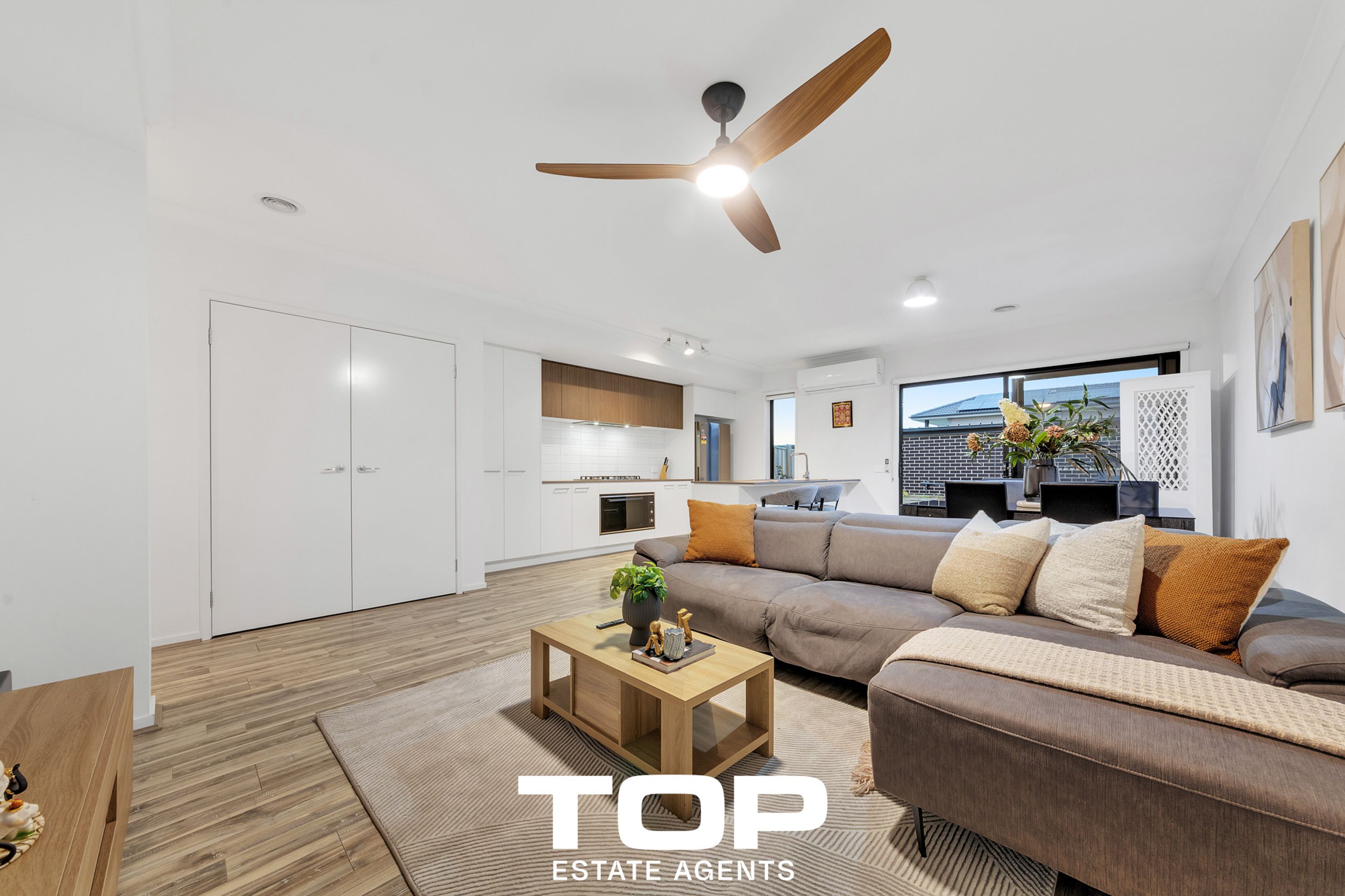 2 Talmalmo Lane, Clyde North - Thumbnail 5