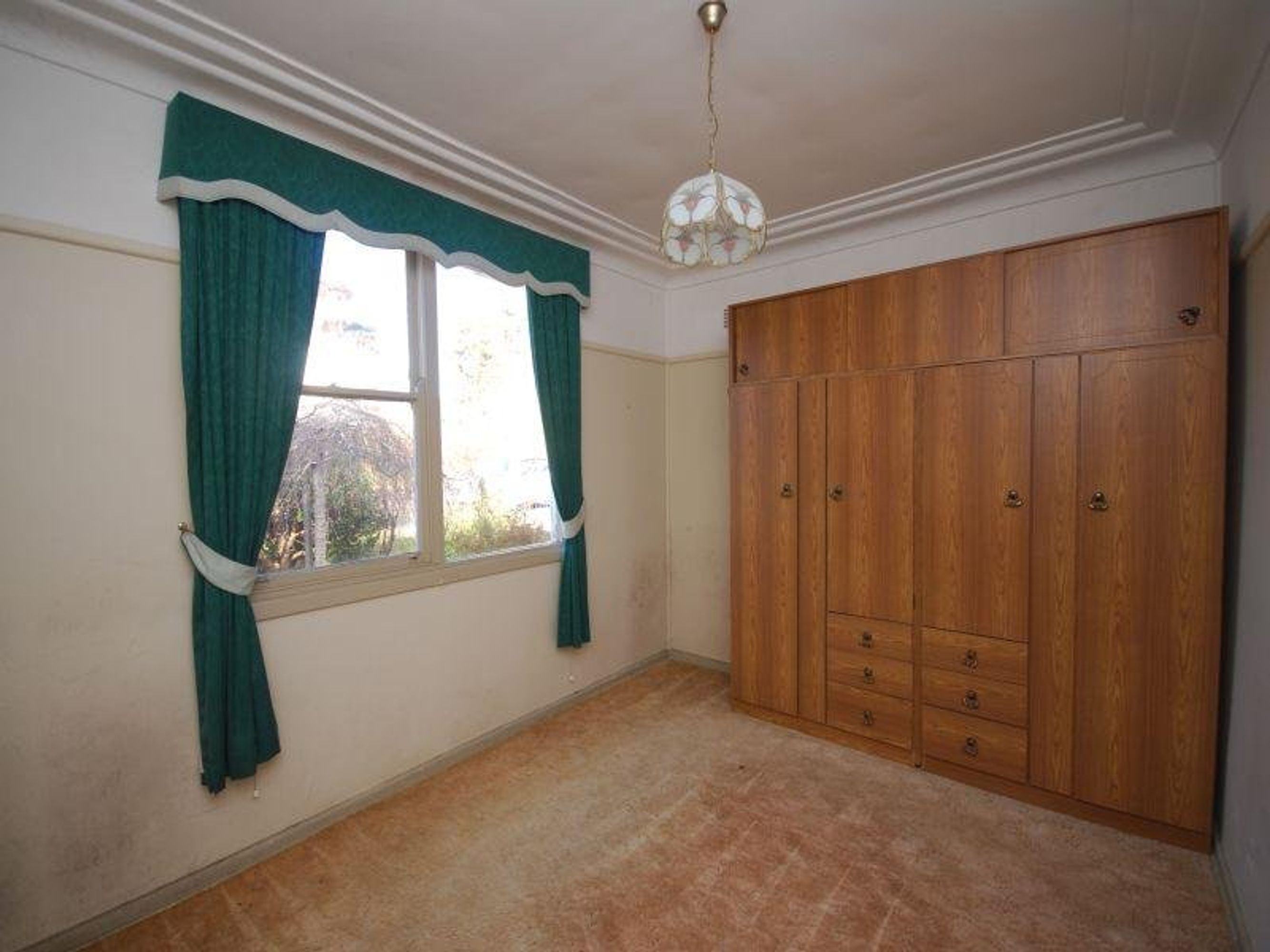 9 Whinmoor St, Katoomba - Thumbnail 2