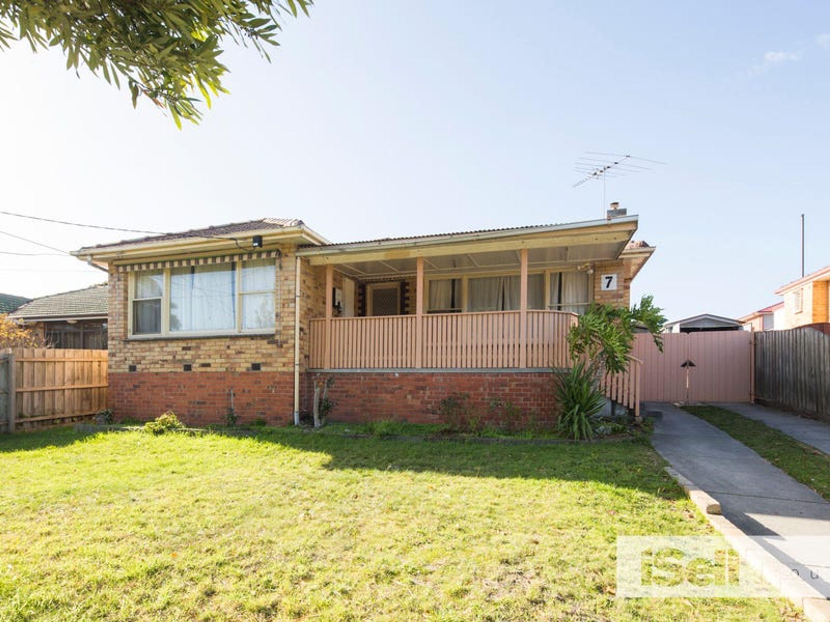7 Emerald Drive