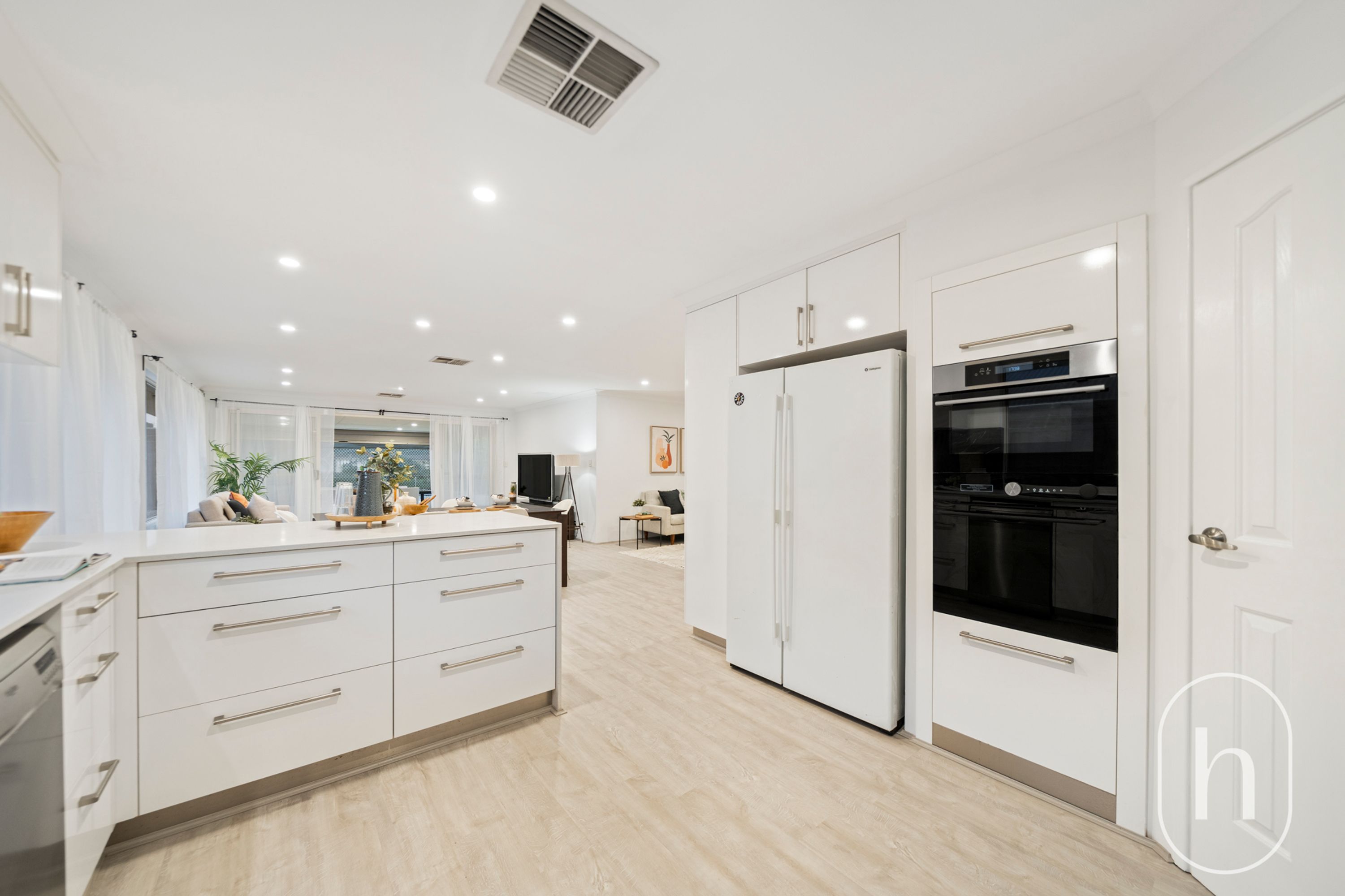 21 James Gilmour Way, Darch - Thumbnail 3
