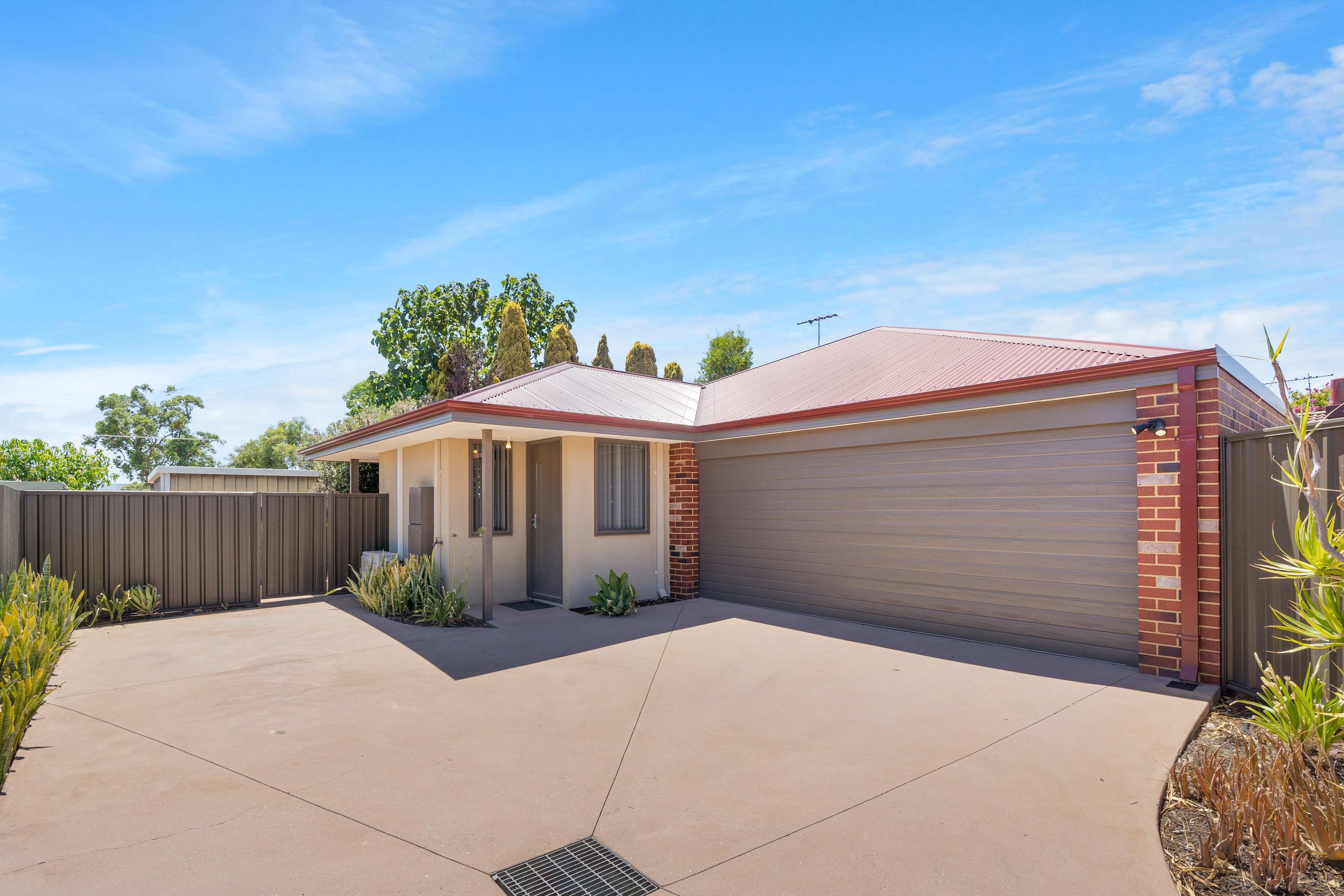 33B Murchison Way