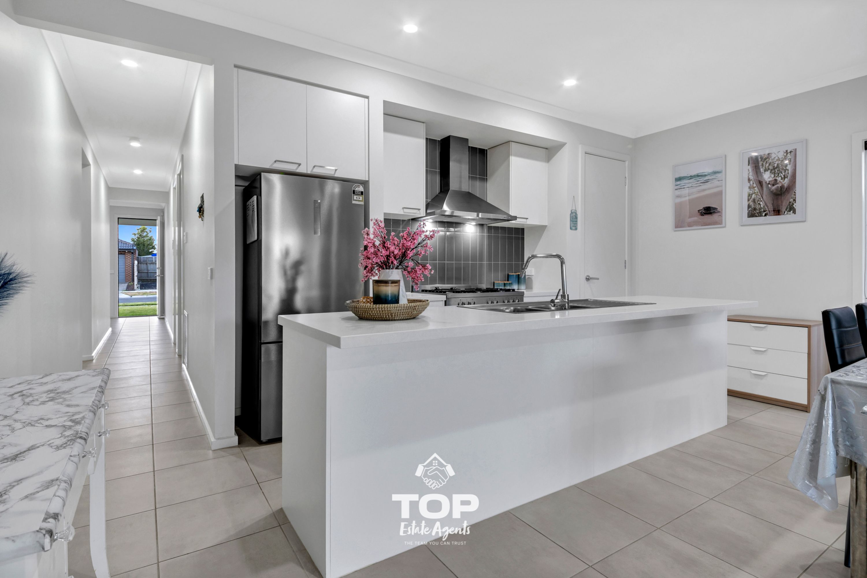 28 Serengeti Street, Clyde North - Thumbnail 3