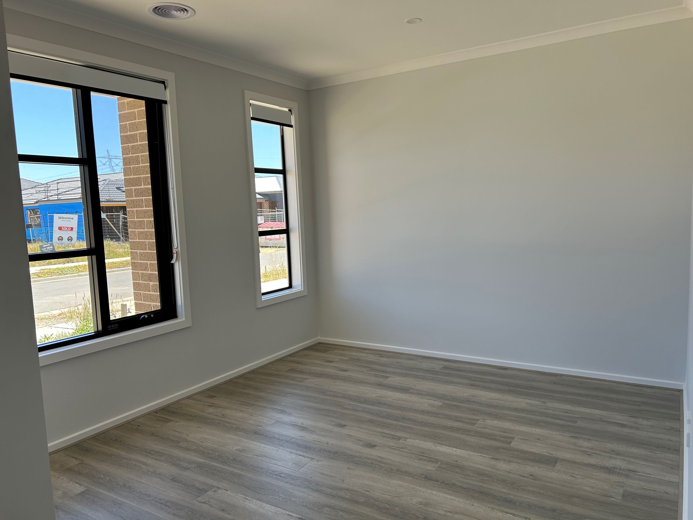 7 champion street, Clyde North - Thumbnail 5