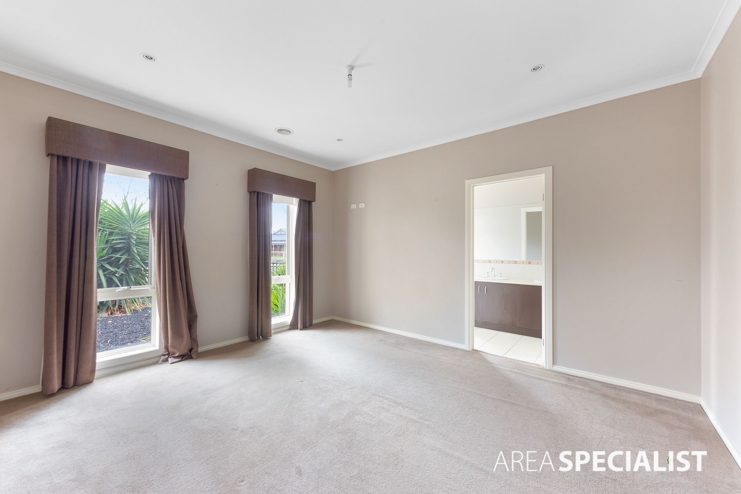 1 Hascombe Drive, Caroline Springs VIC 3023, Caroline Springs - Thumbnail 5