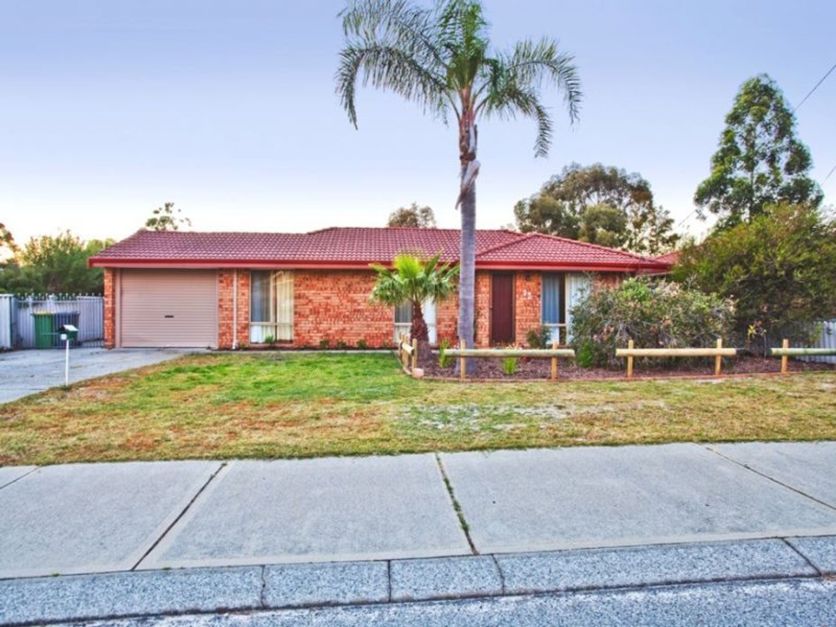 33 Dwyer Crescent