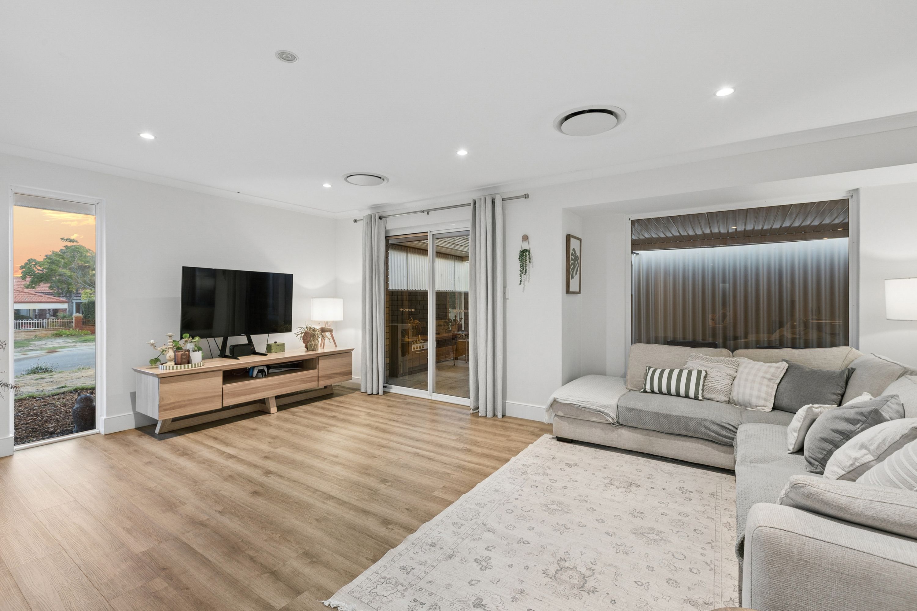 22 Pioneer Drive, Edgewater - Thumbnail 3
