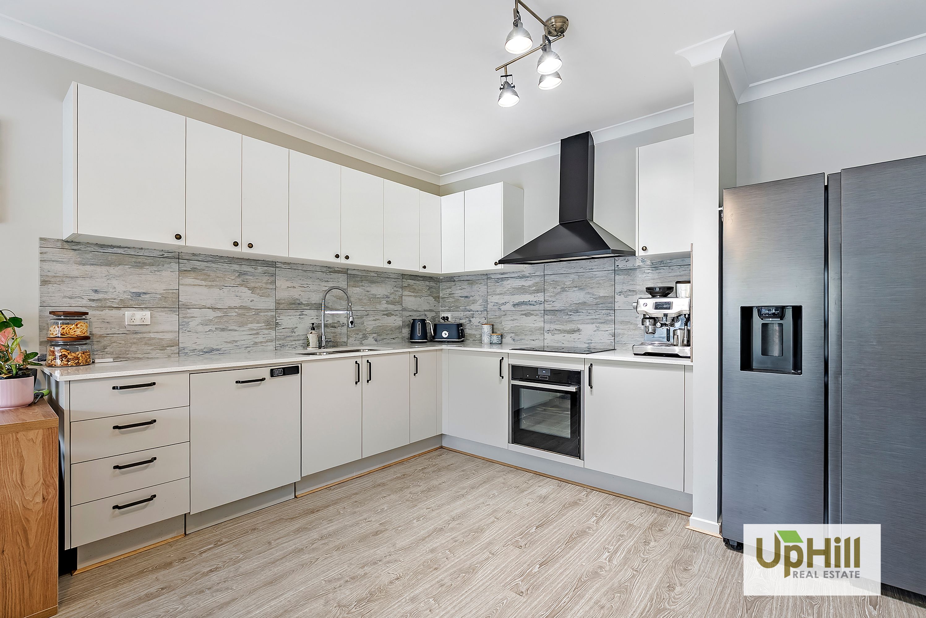 20 Carisbrooke Way, Clyde North - Thumbnail 6