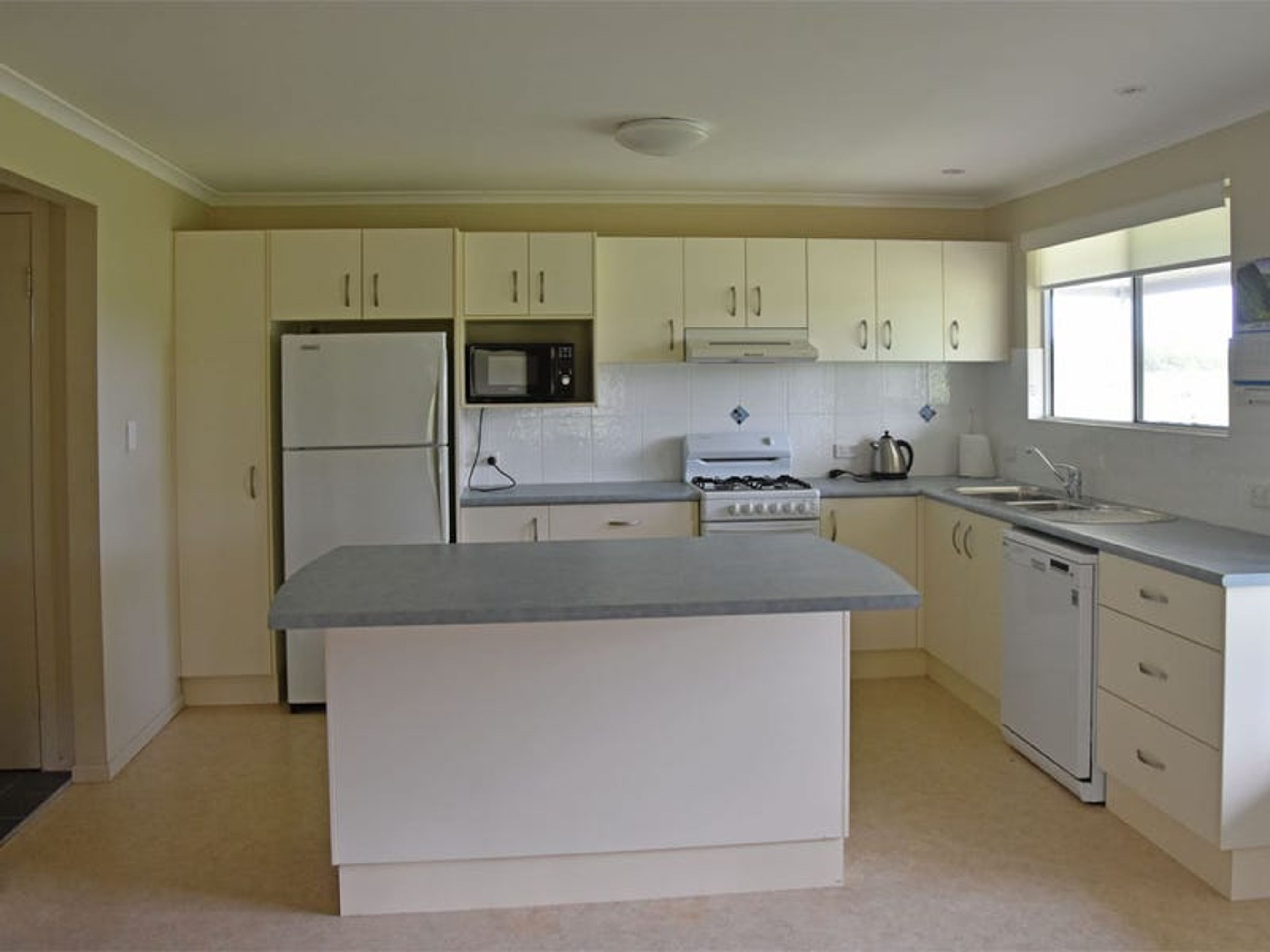 32 Reeves Lane, Lawrence - Thumbnail 6