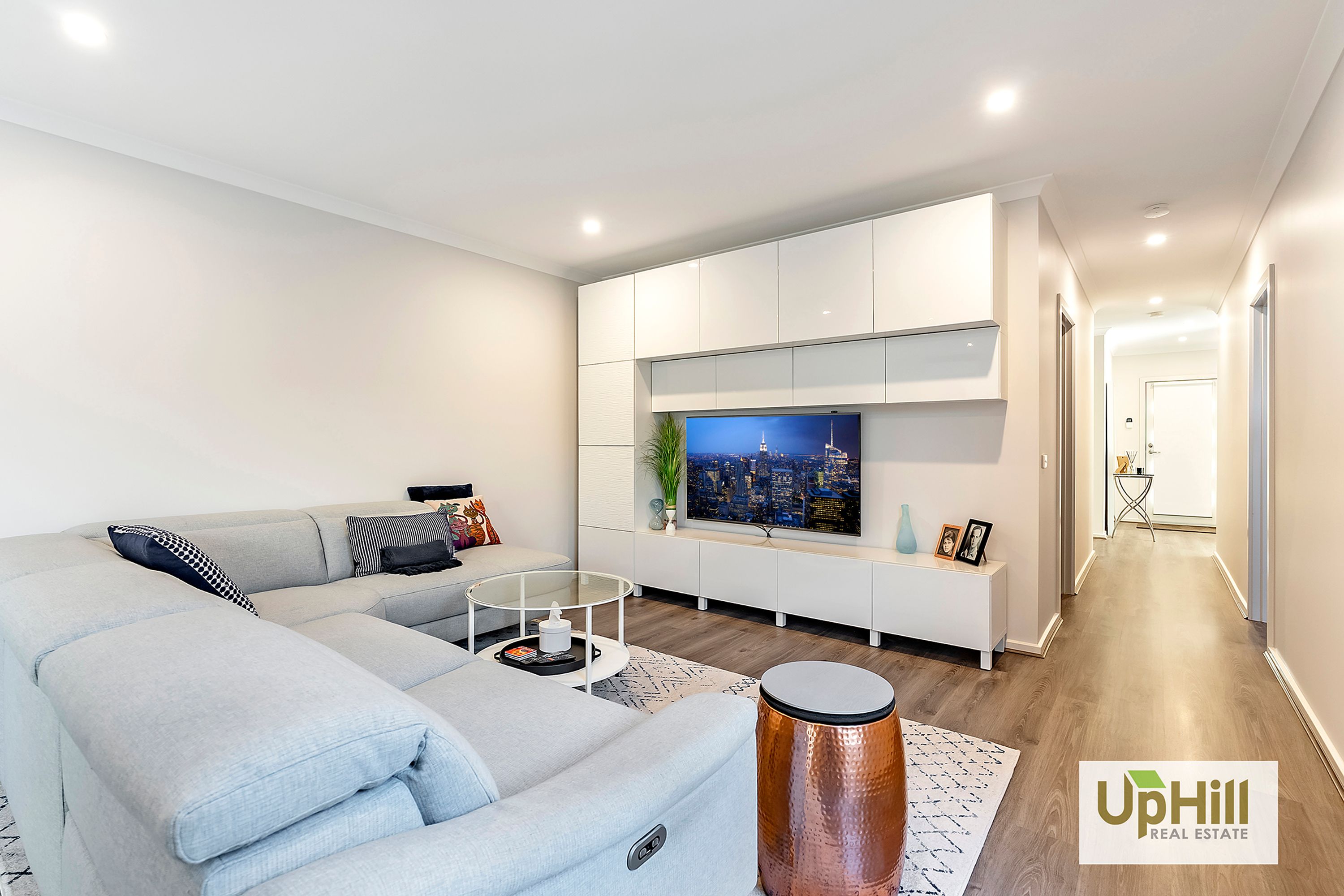 11 Emanda Lane, Clyde North - Thumbnail 2
