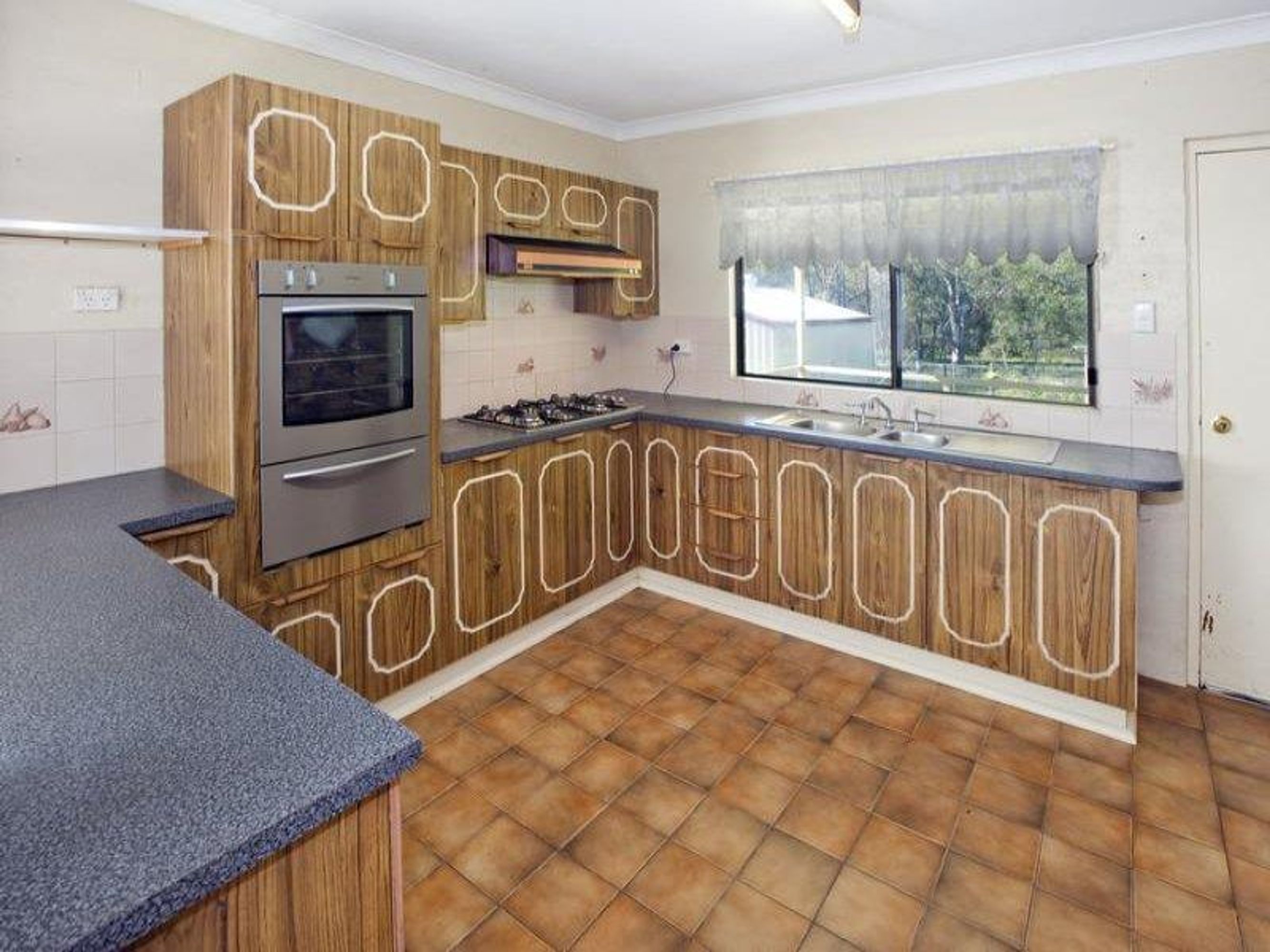 1308 Summerland Way, Mountain View - Thumbnail 4