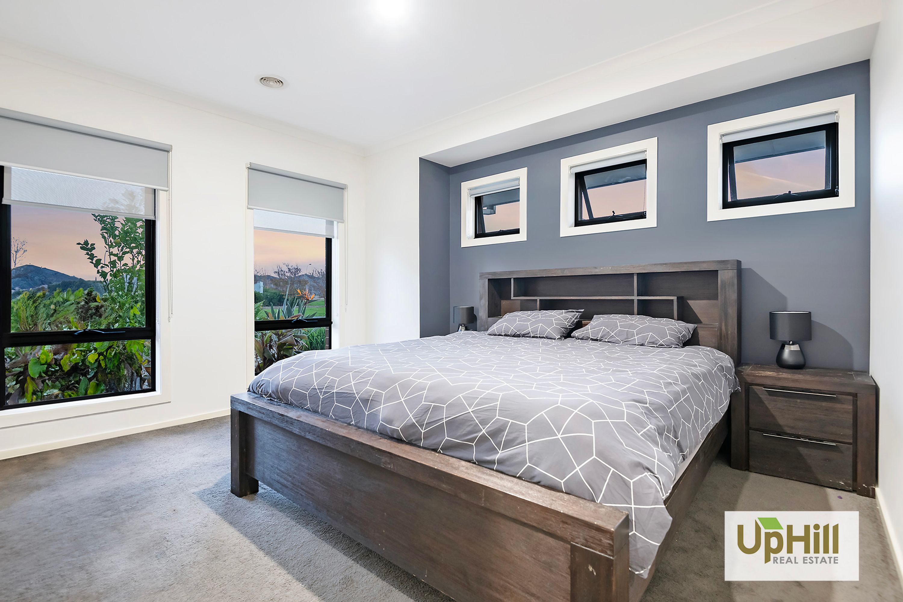 27 Parkgate Drive, Clyde North - Thumbnail 2