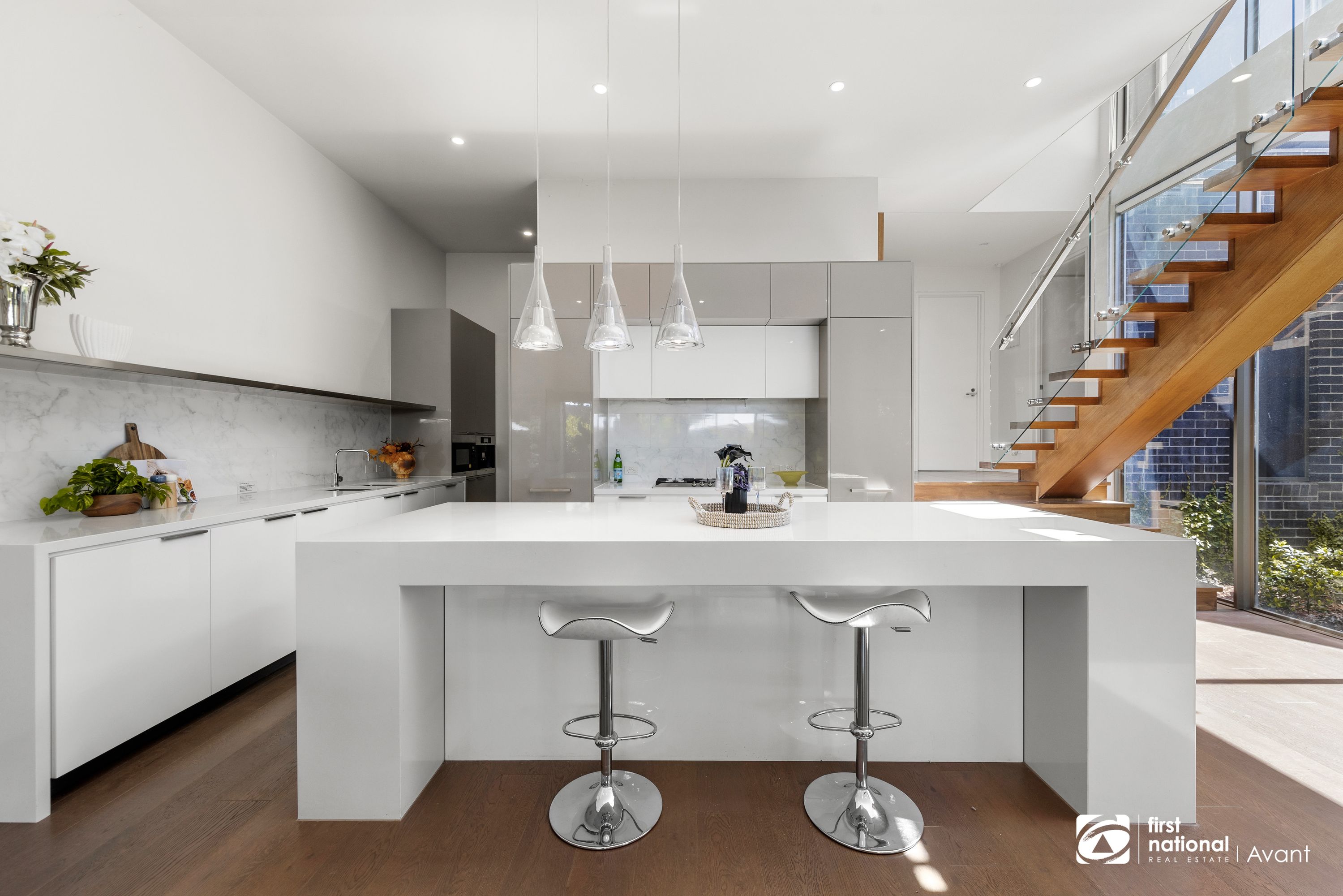 8 Moreton Close, Kew - Thumbnail 6