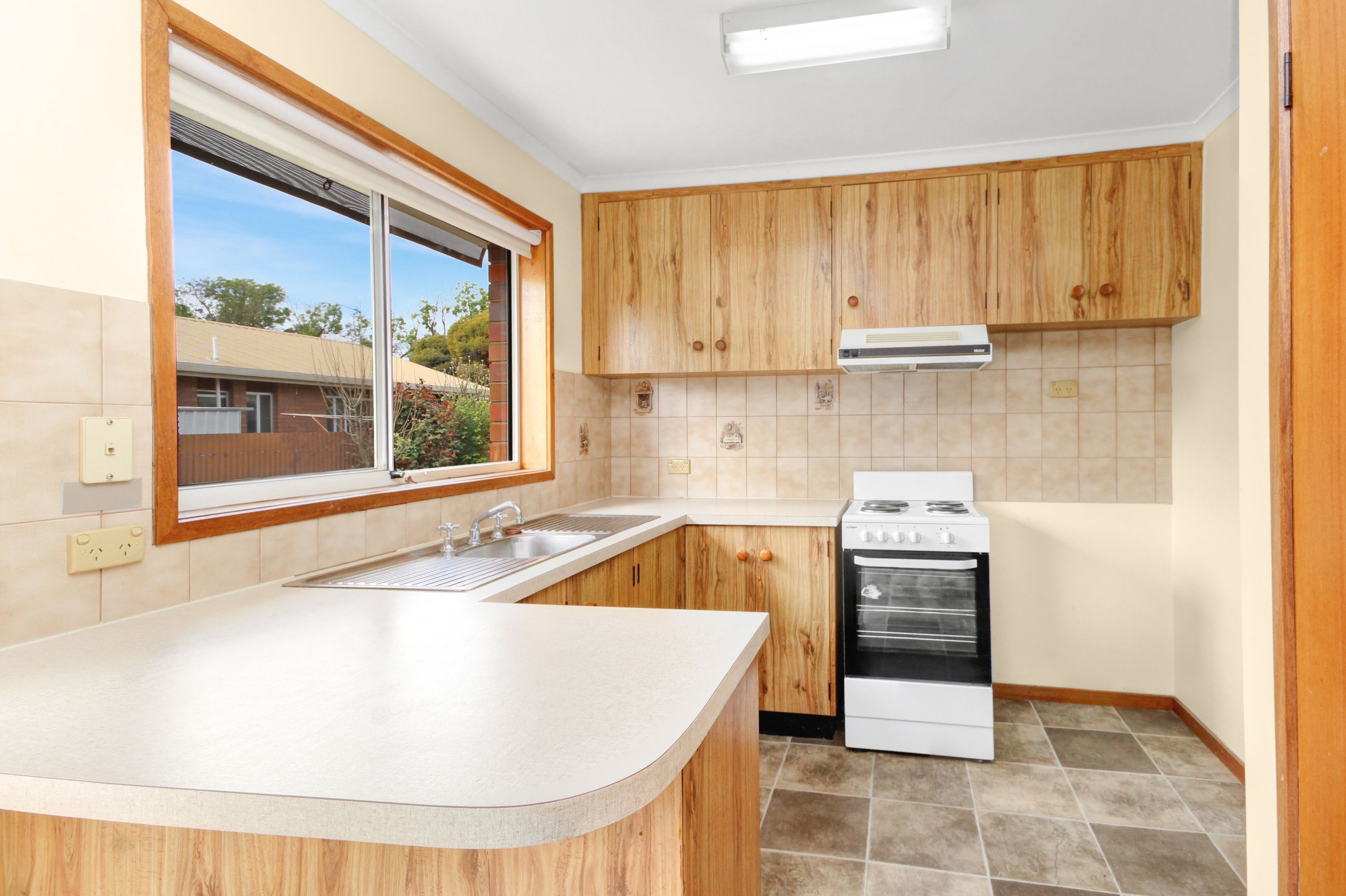 2/10 Robinson Street, Horsham VIC 3400, Horsham - Thumbnail 2
