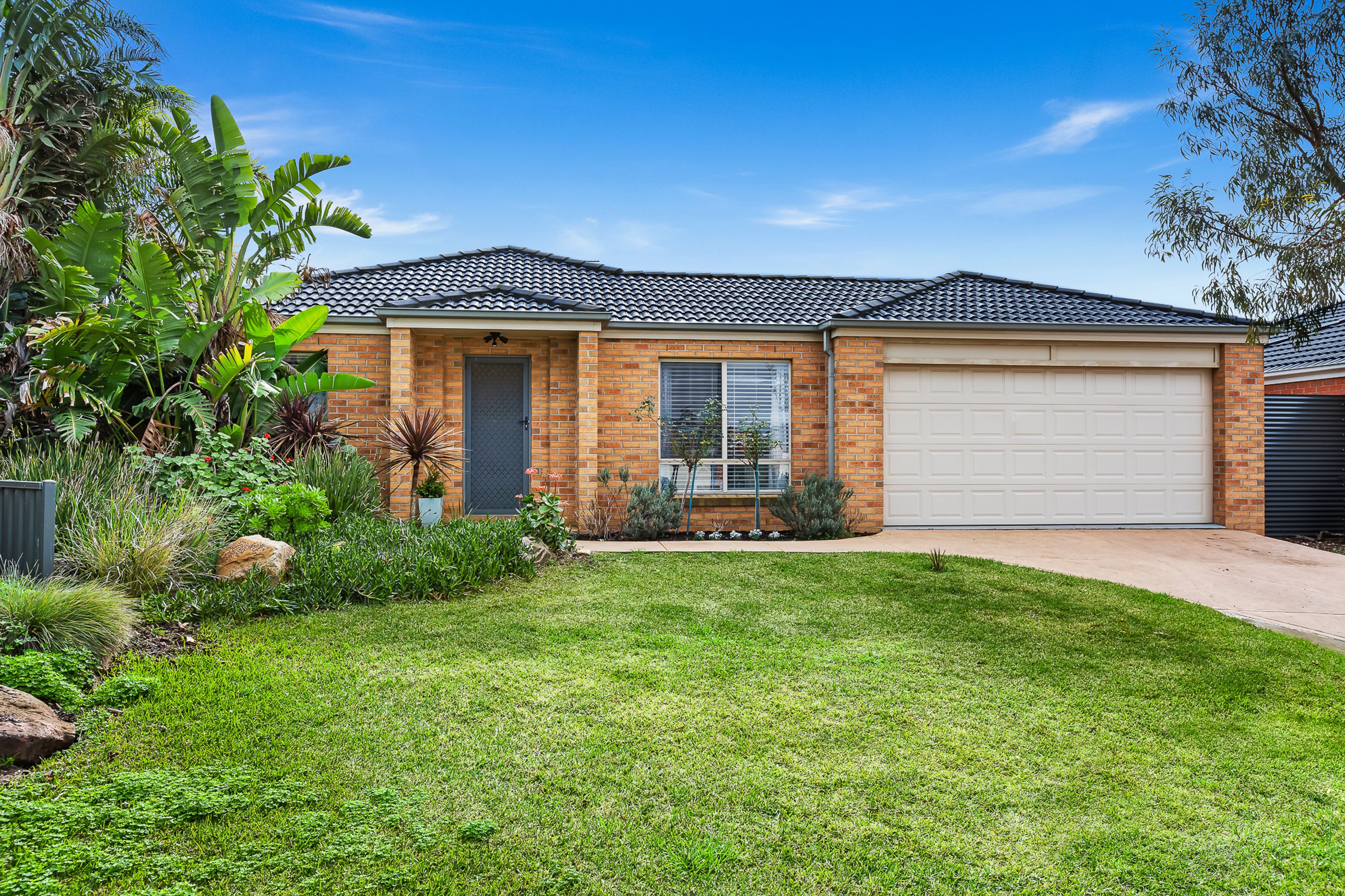 7 Manifera Close, Manor Lakes, VIC 3024