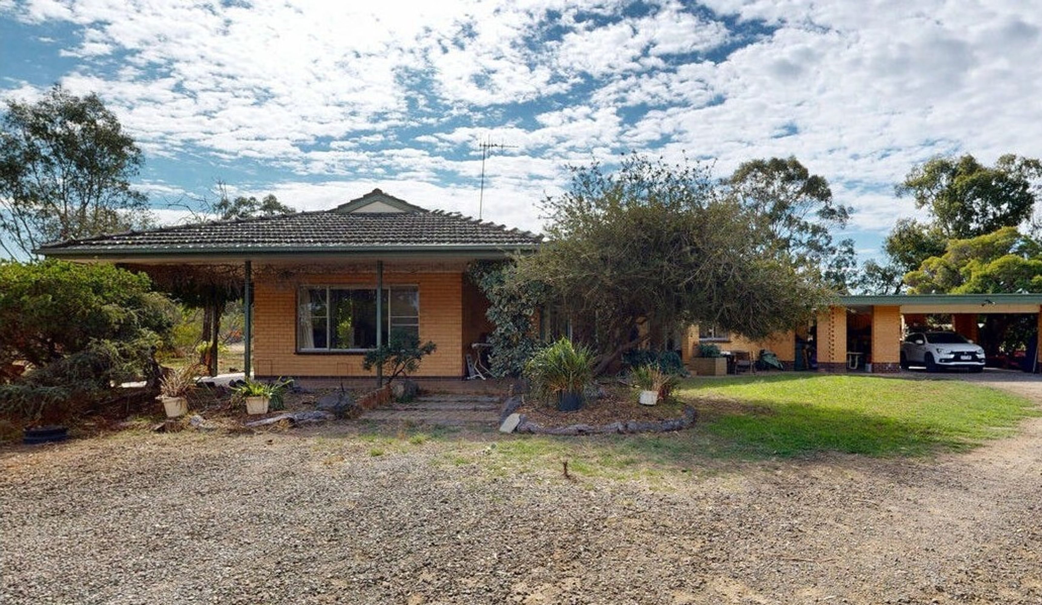 525 CENTRAL MUNDOONA ROAD