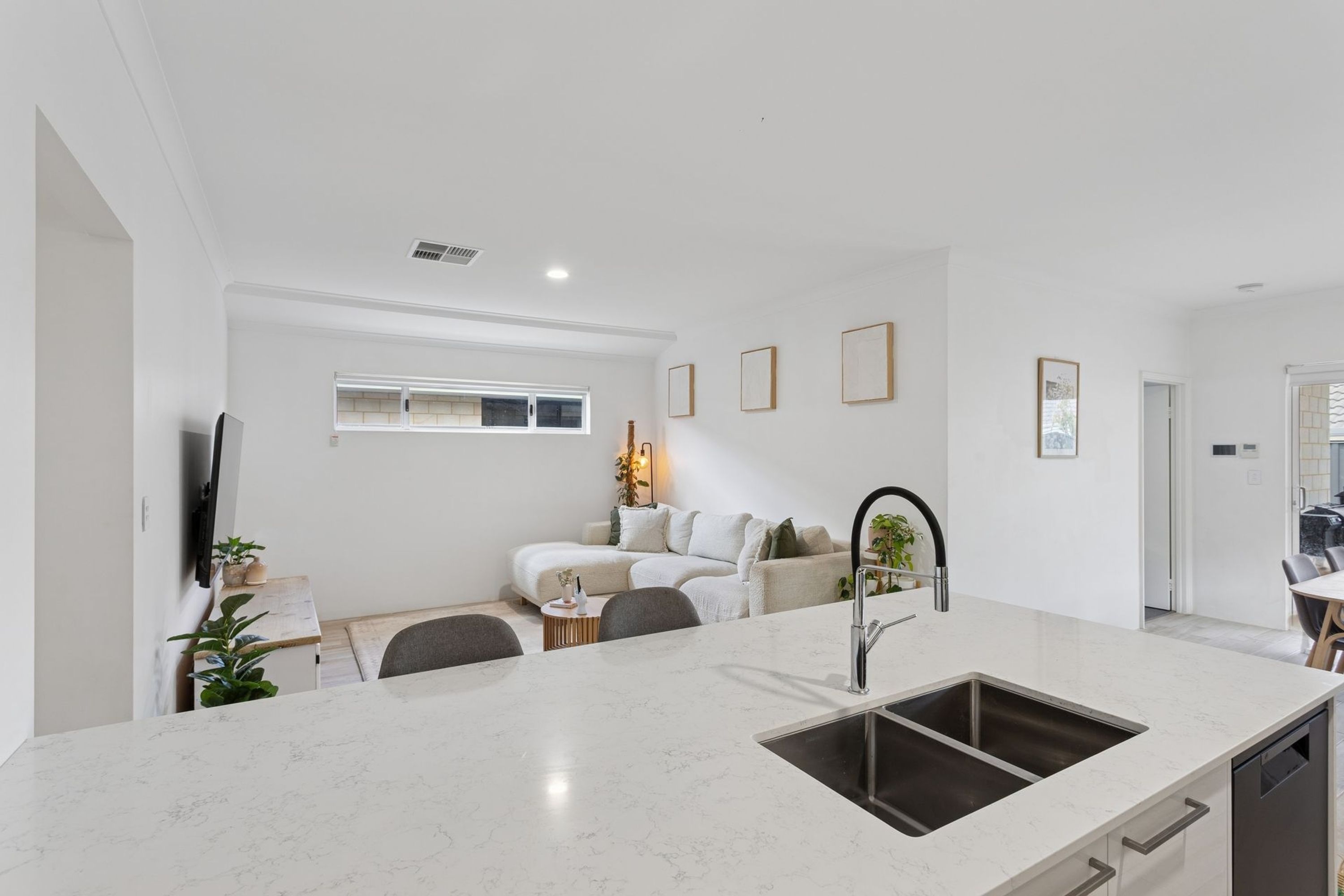 12 Langsett Street, Aveley - Thumbnail 4