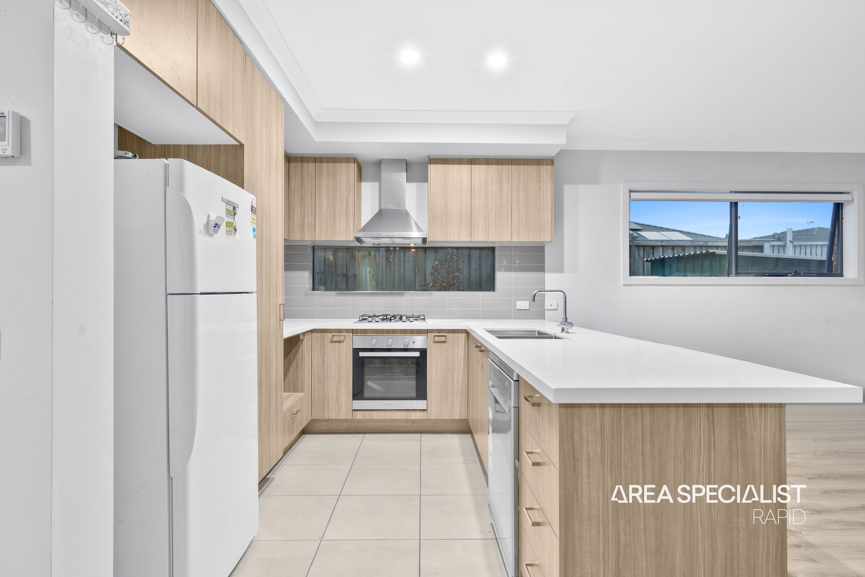 35 Ritchie Drive, Clyde North, Clyde North - Thumbnail 3