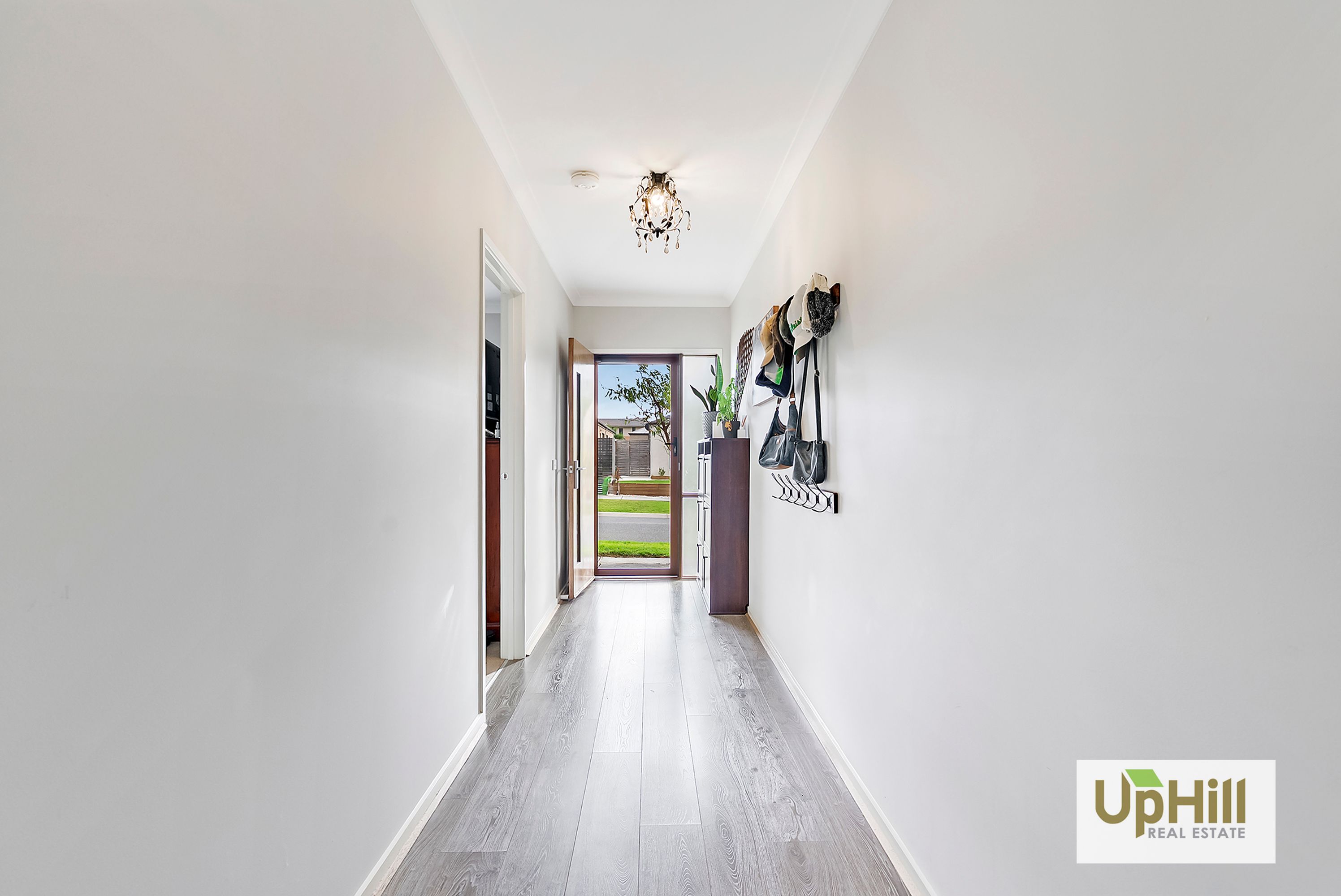 20 Carisbrooke Way, Clyde North - Thumbnail 2