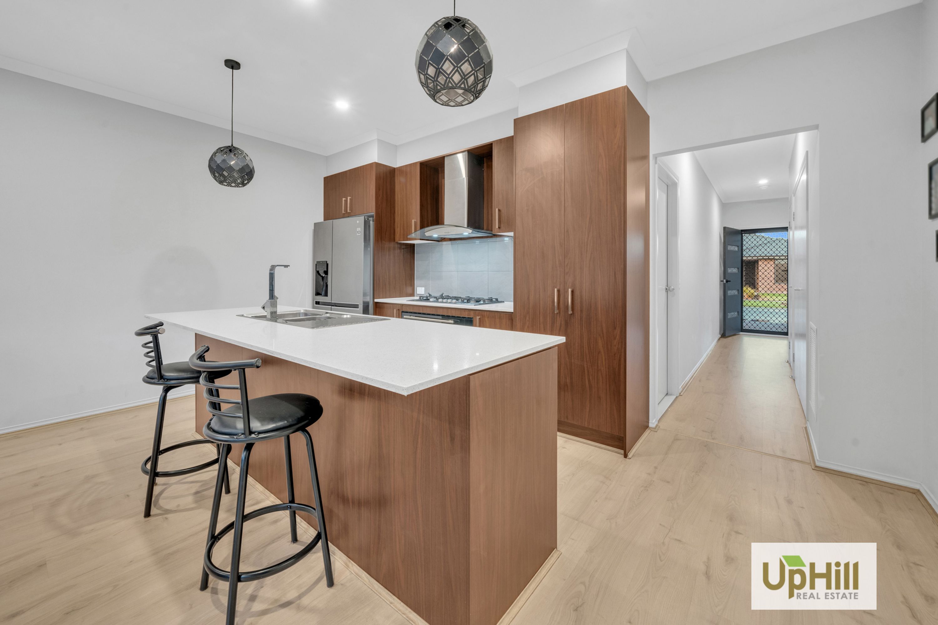 70 Pobblebonk Crescent, Clyde North - Thumbnail 4