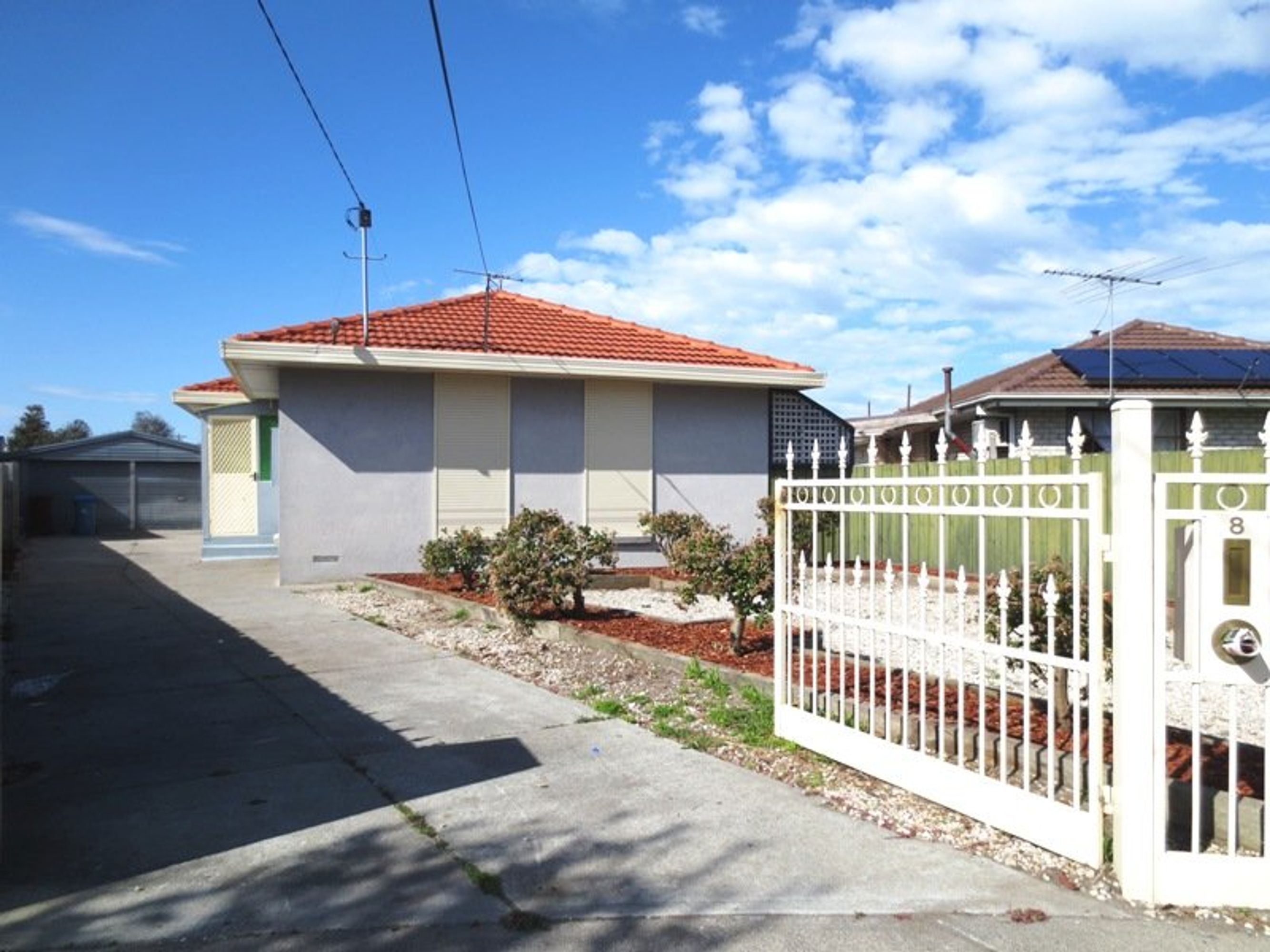 8 Malcolm Crescent