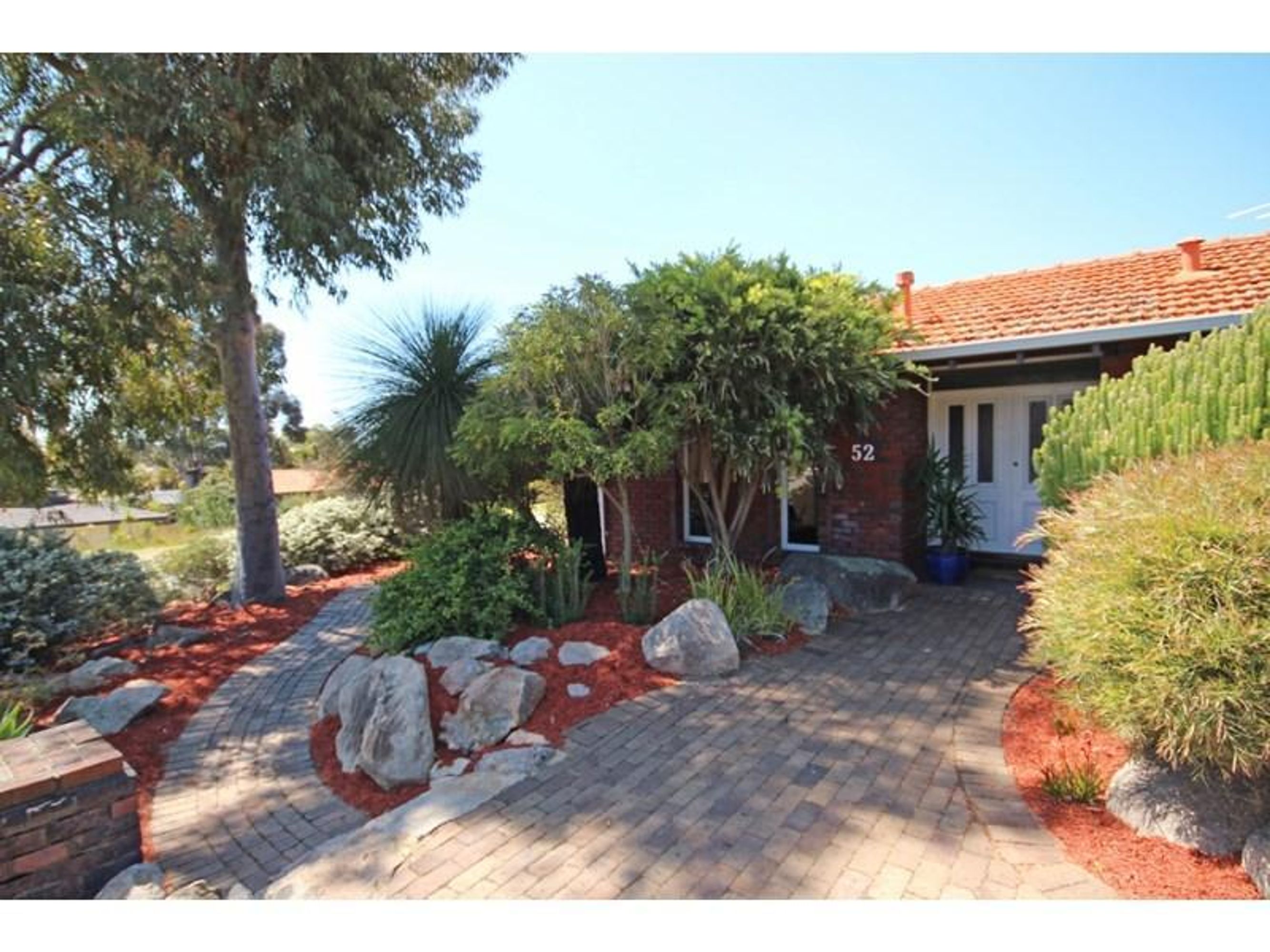 52 Luccombe Way, Karrinyup, WA 6018, Karrinyup - Thumbnail 2