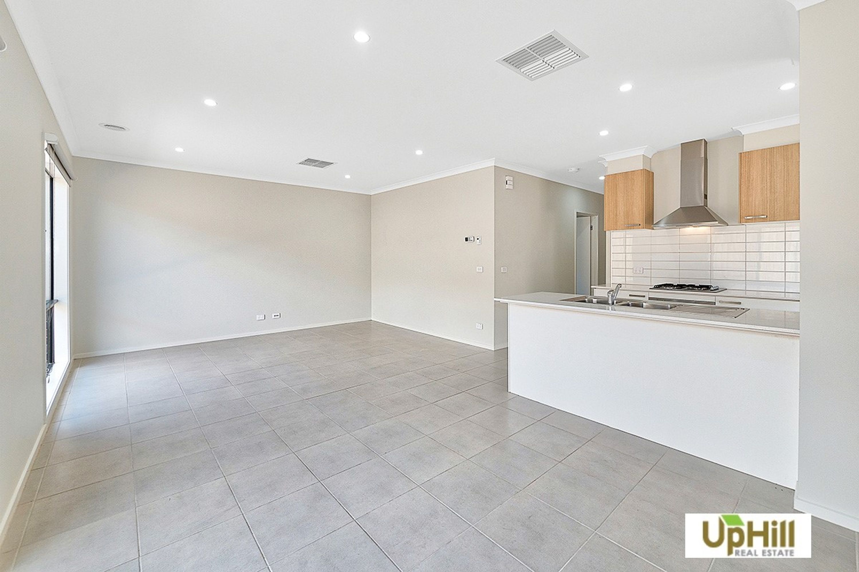 17 Cubbie Way, Clyde North - Thumbnail 6