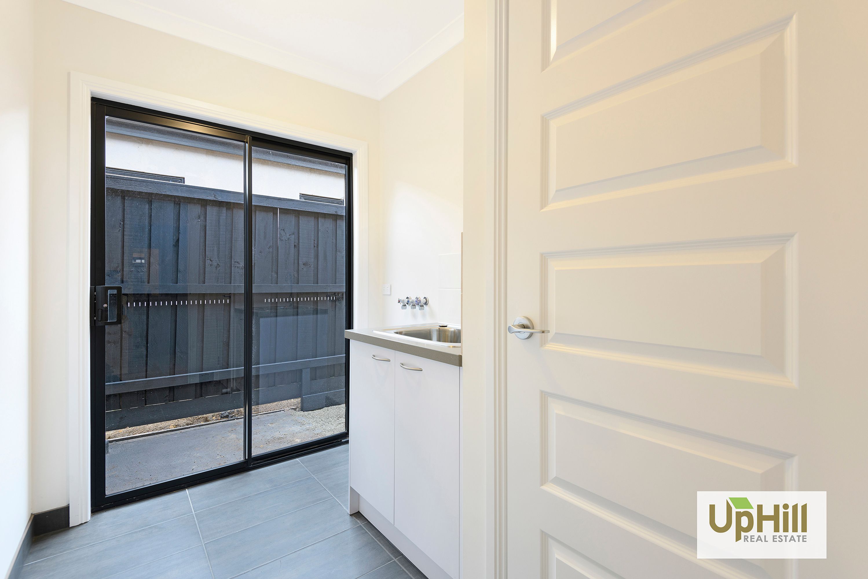 11 Tartan Drive, Clyde North - Thumbnail 8
