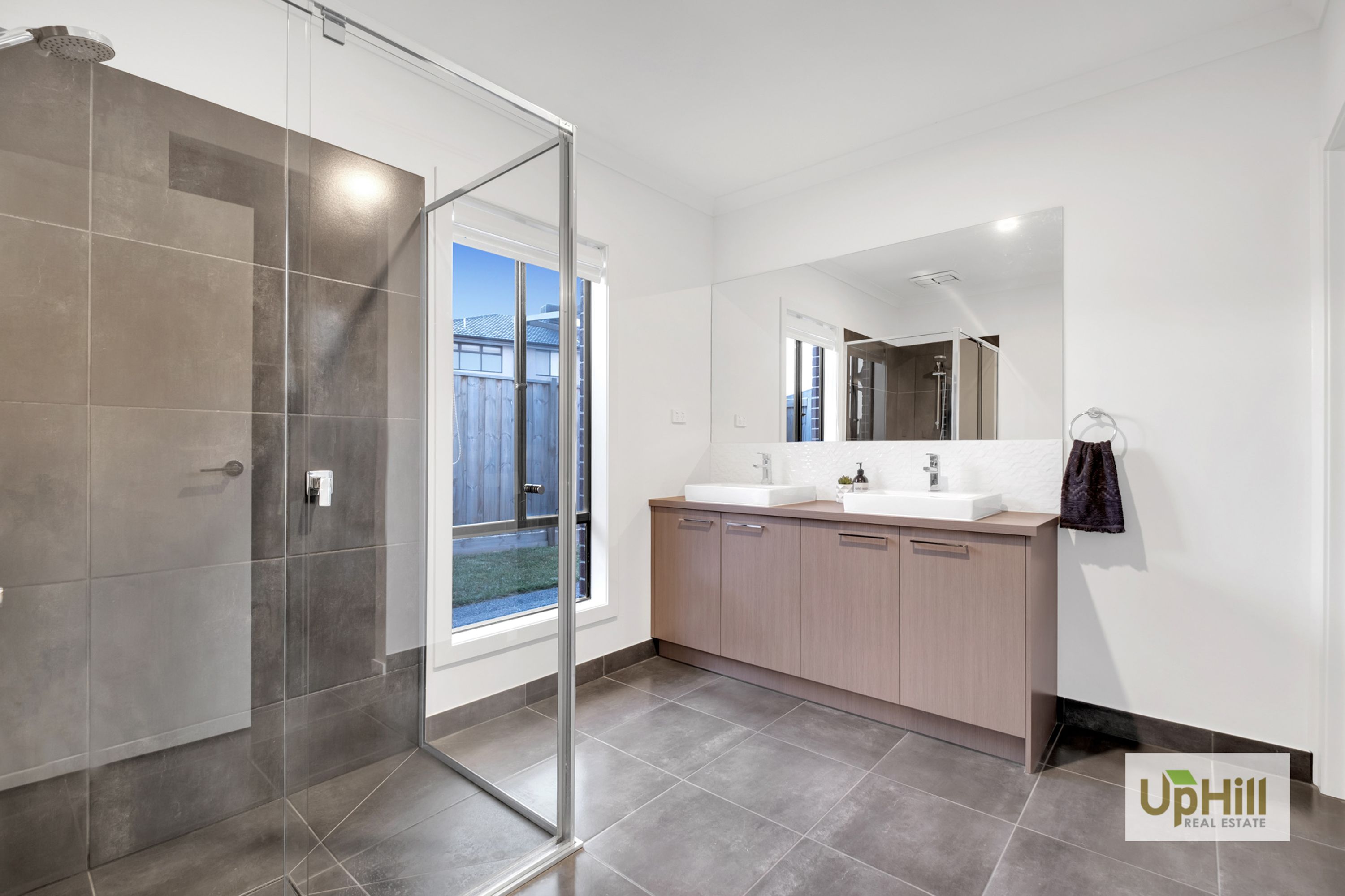 24 Gallant Drive, Clyde North - Thumbnail 4
