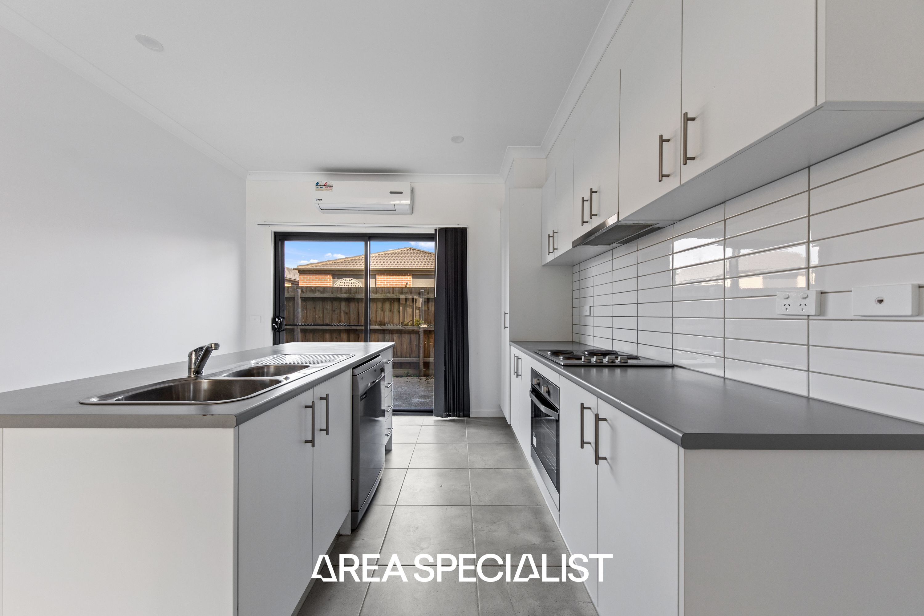 3 Cassius Circuit, Cranbourne North - Thumbnail 3