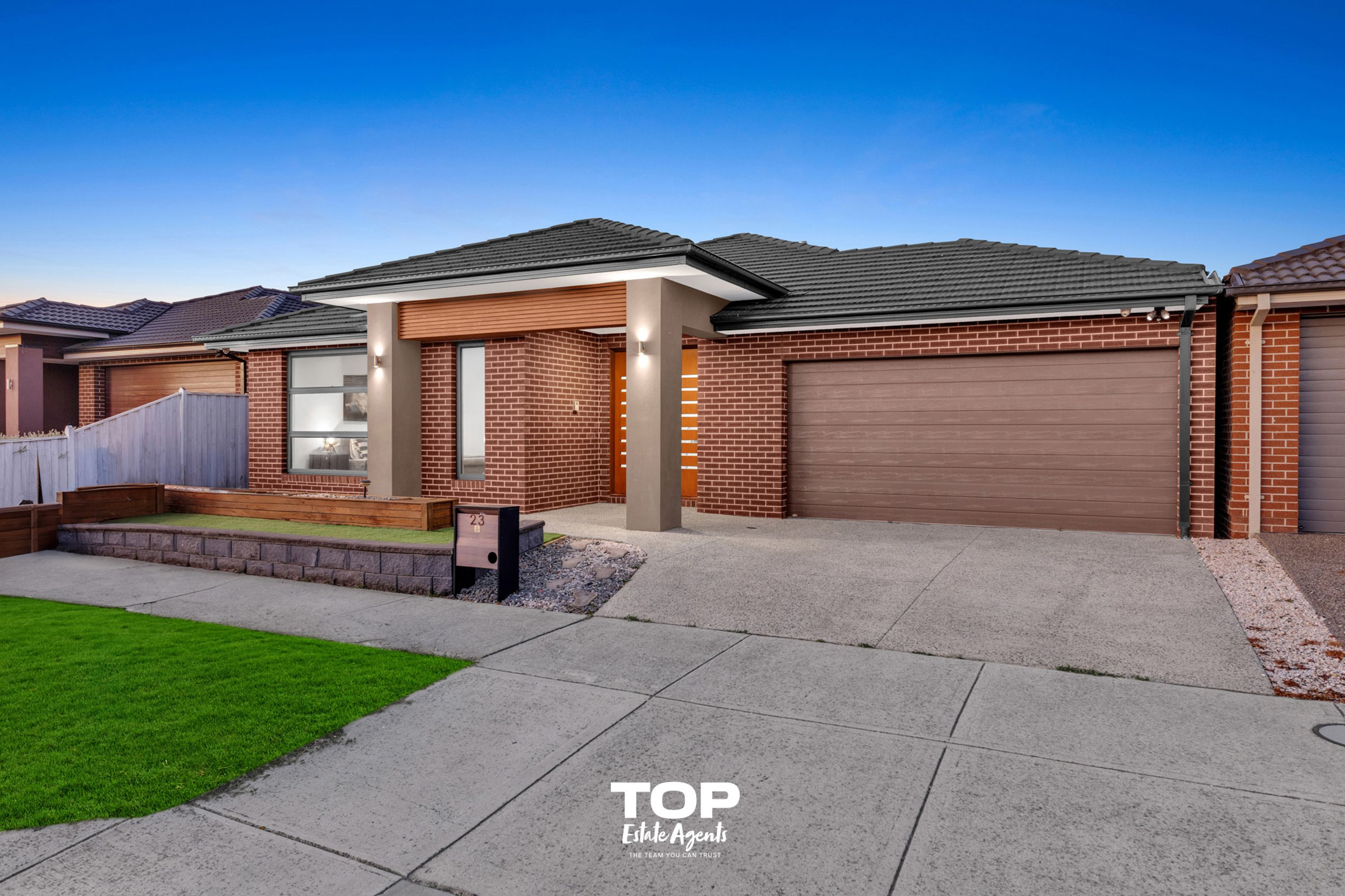 23 Orpington Drive, Clyde North - Thumbnail 2